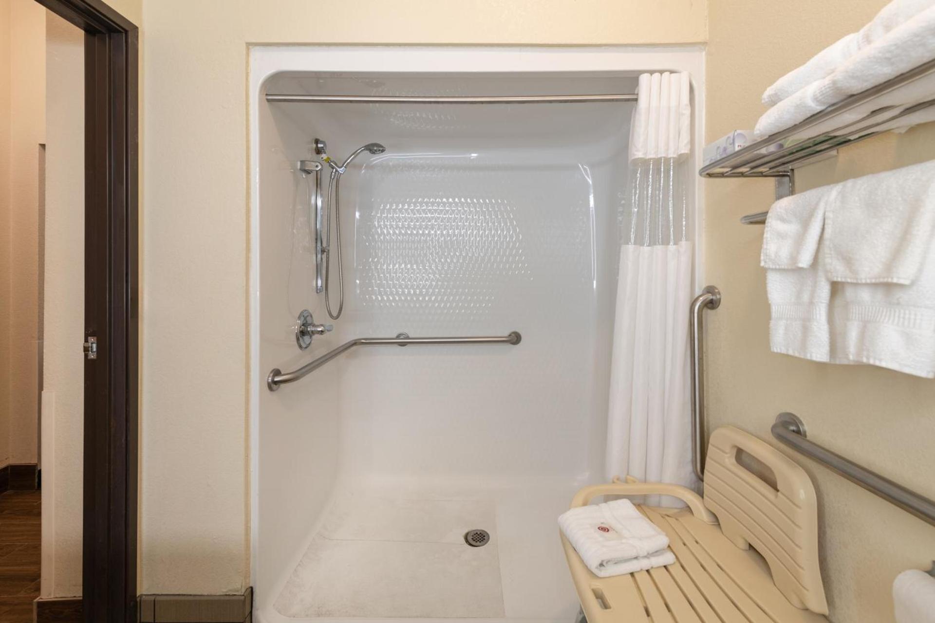 Comfort Suites Kansas City-Liberty photo 17