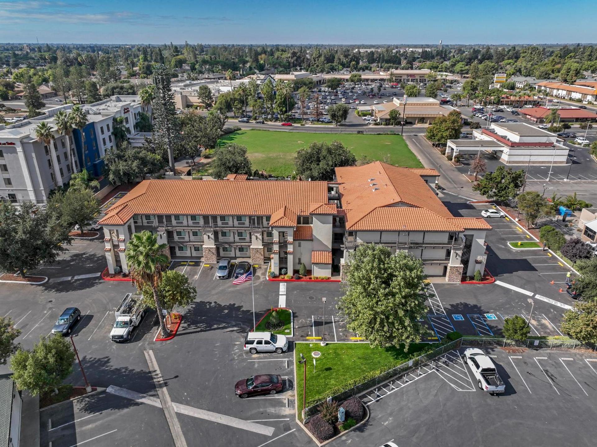 Hillstone Inn Tulare, an Ascend Collection Hotel photo 45