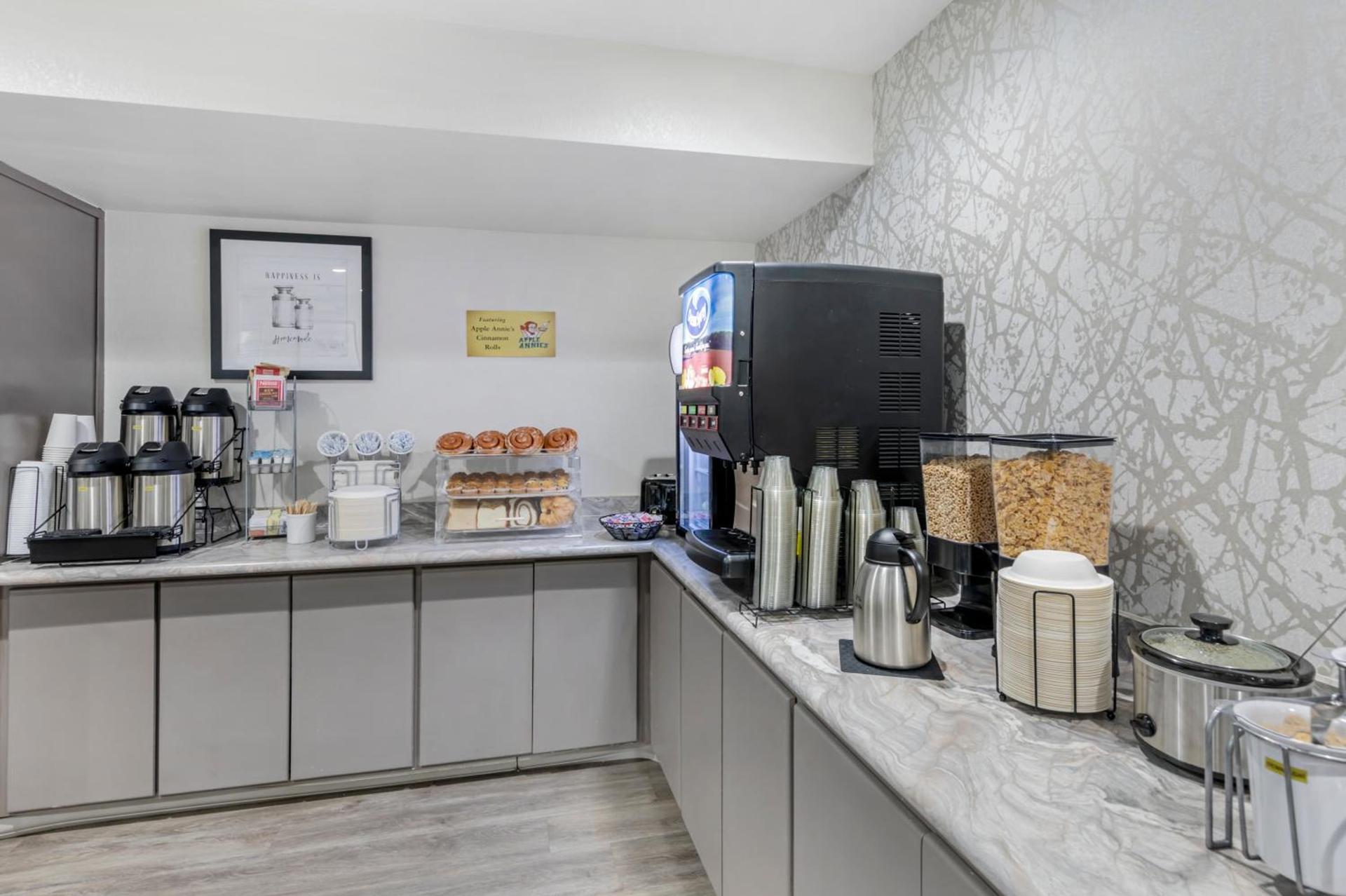 Hillstone Inn Tulare, an Ascend Collection Hotel photo 46