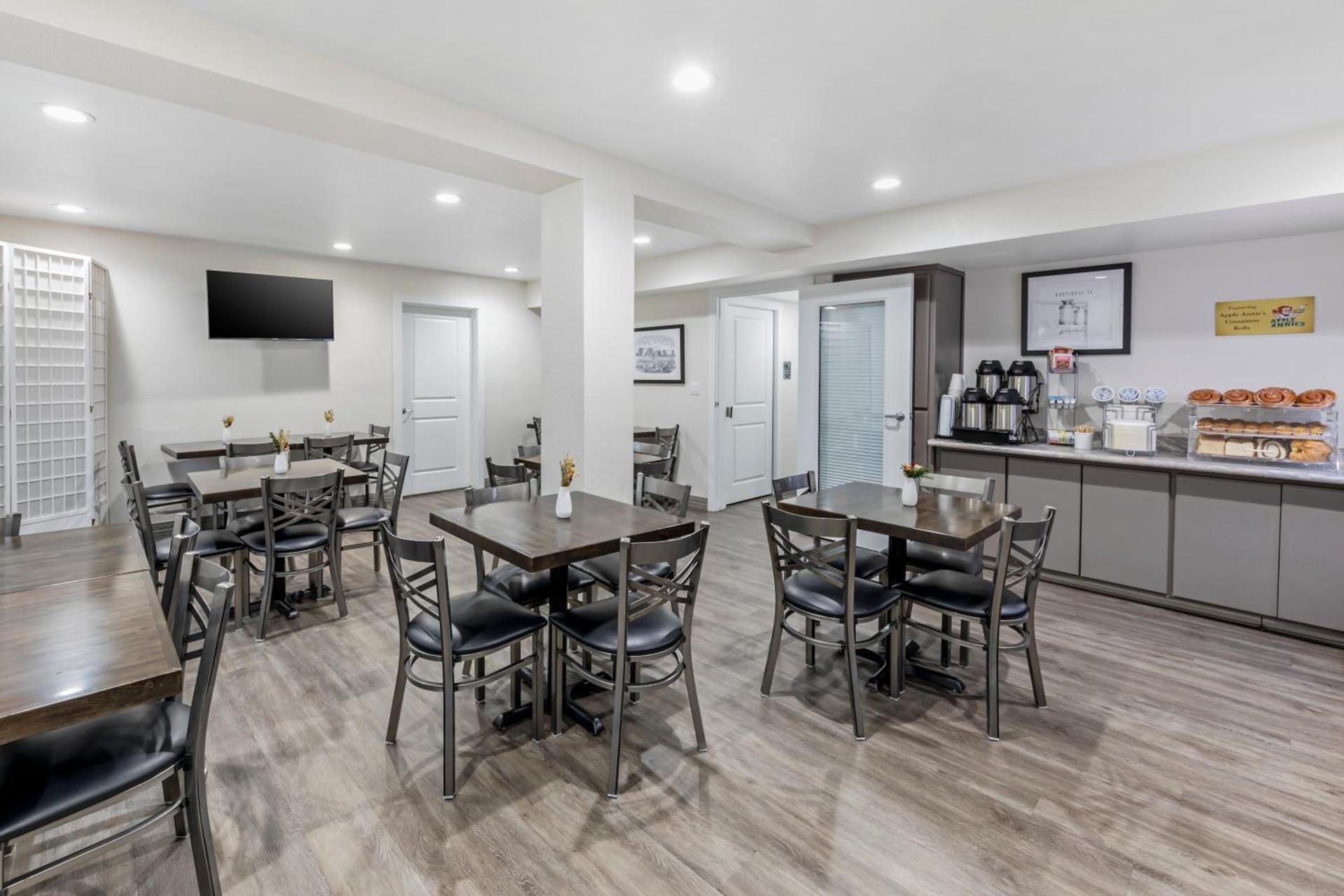 Hillstone Inn Tulare, an Ascend Collection Hotel photo 57