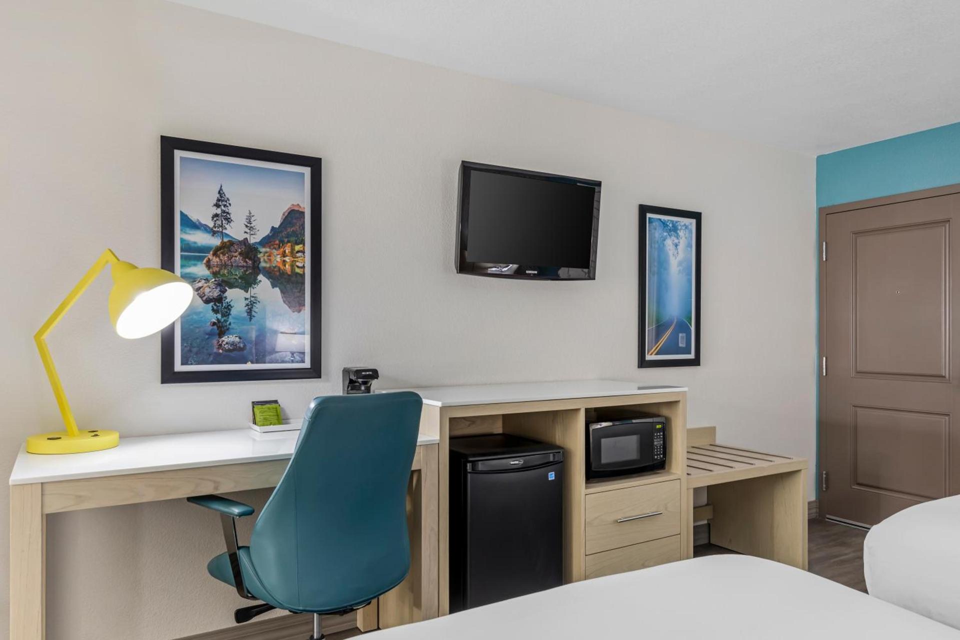 Hillstone Inn Tulare, an Ascend Collection Hotel photo 49