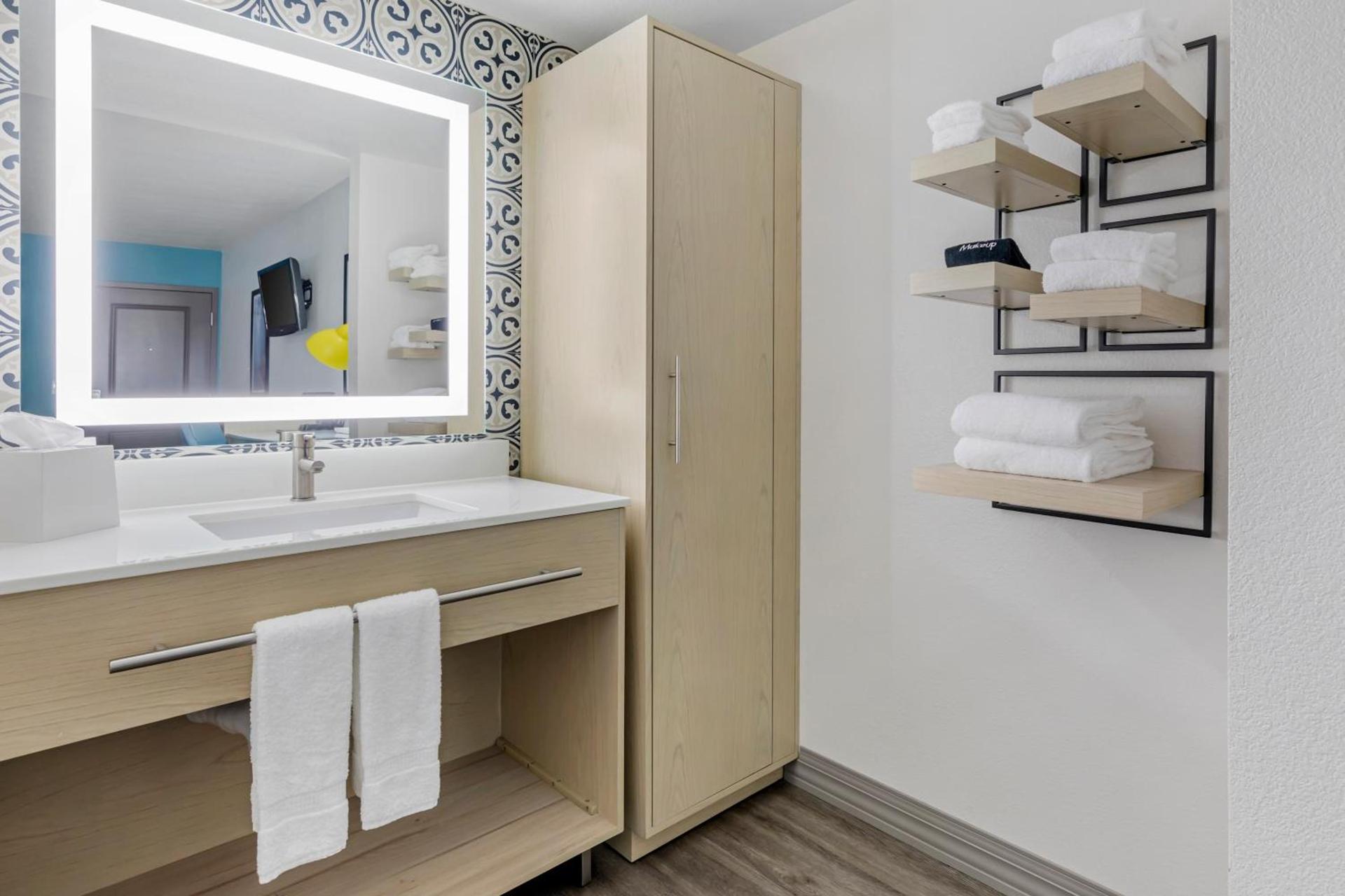 Hillstone Inn Tulare, an Ascend Collection Hotel photo 53