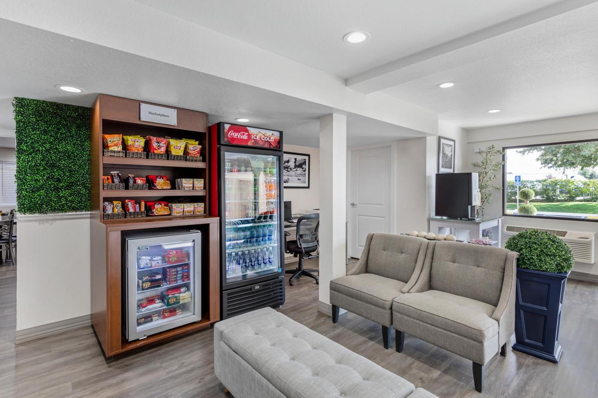 Hillstone Inn Tulare, an Ascend Collection Hotel photo 61