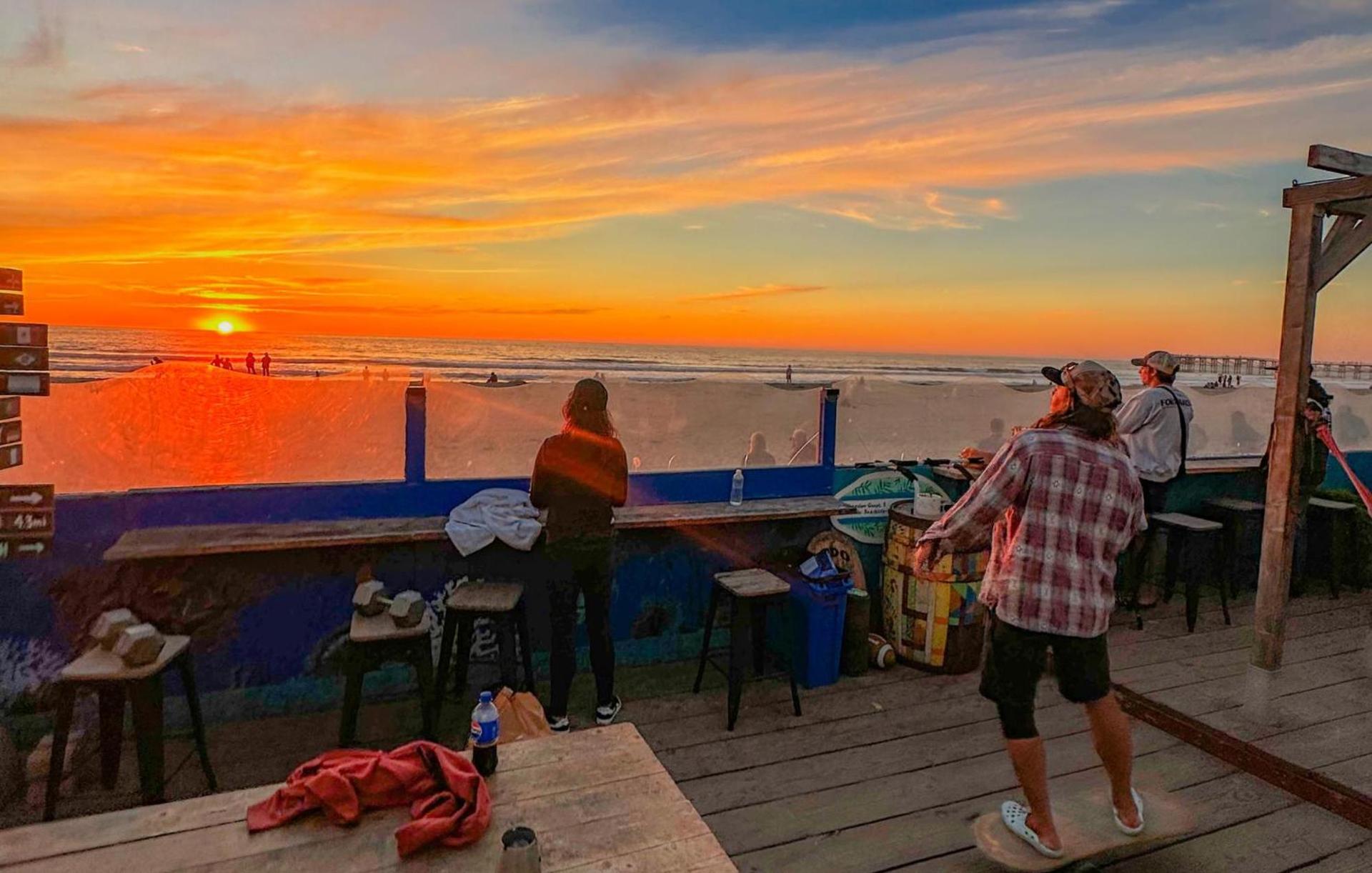 ITH San Diego Beach Bungalow Surf Hostel photo 41