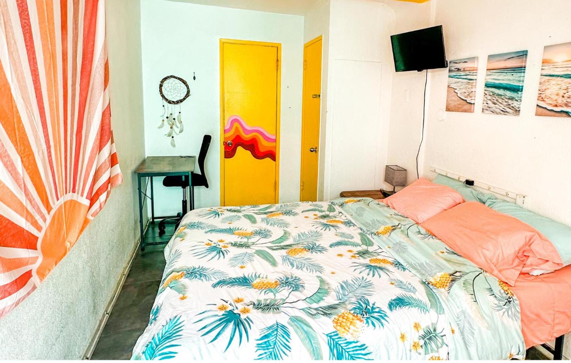 ITH San Diego Beach Bungalow Surf Hostel photo 81