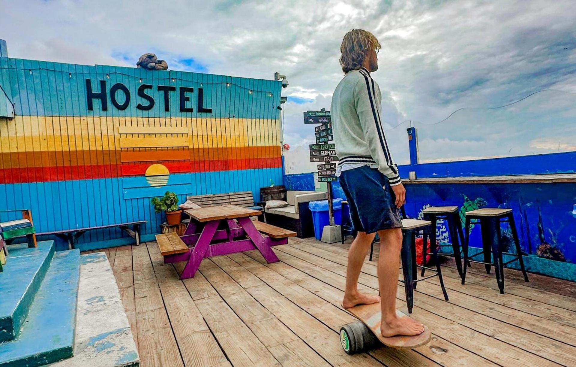 ITH San Diego Beach Bungalow Surf Hostel photo 17
