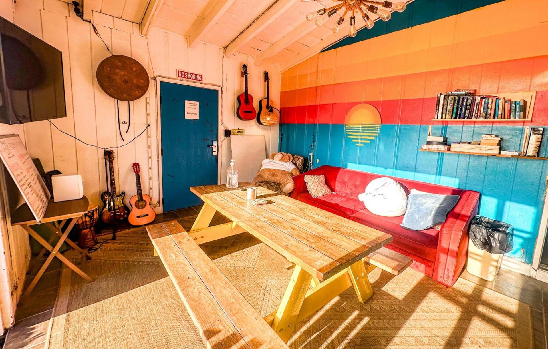 ITH San Diego Beach Bungalow Surf Hostel photo 64