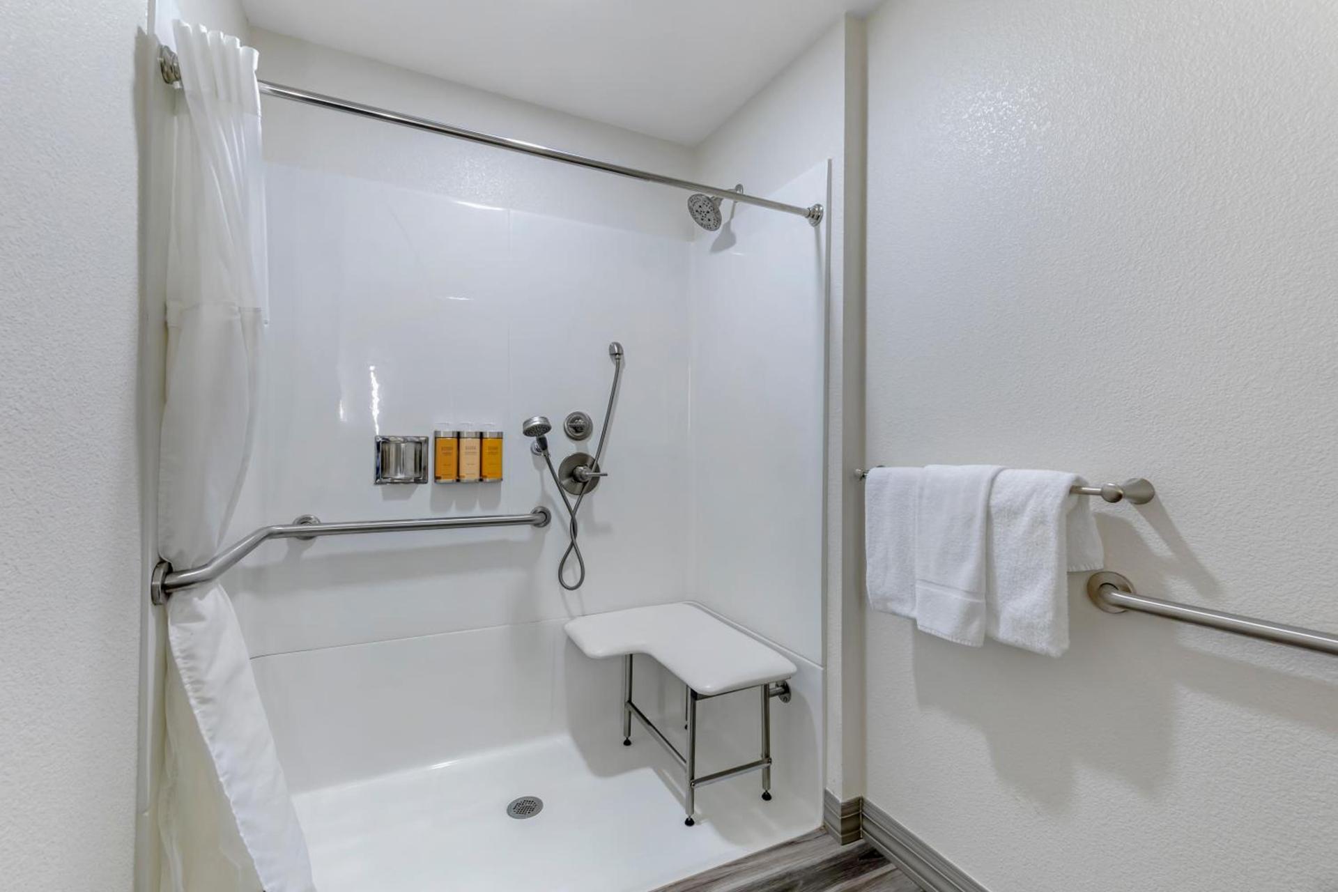 Hillstone Inn Tulare, an Ascend Collection Hotel photo 65