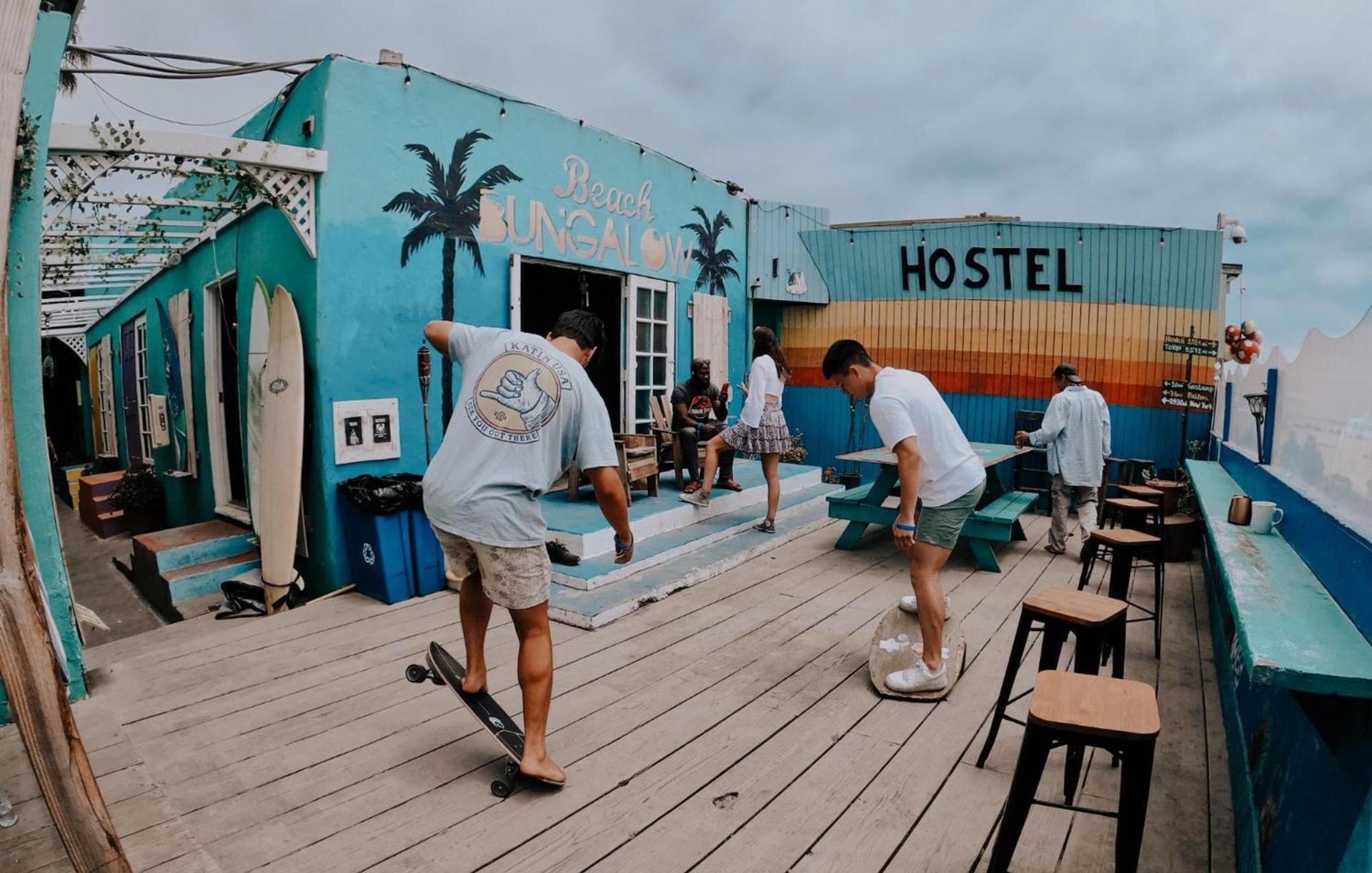 ITH San Diego Beach Bungalow Surf Hostel photo 15
