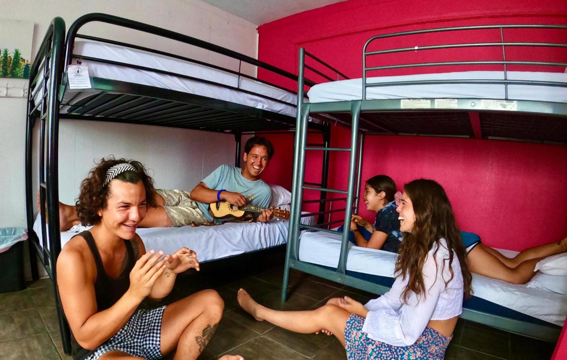 ITH San Diego Beach Bungalow Surf Hostel photo 13