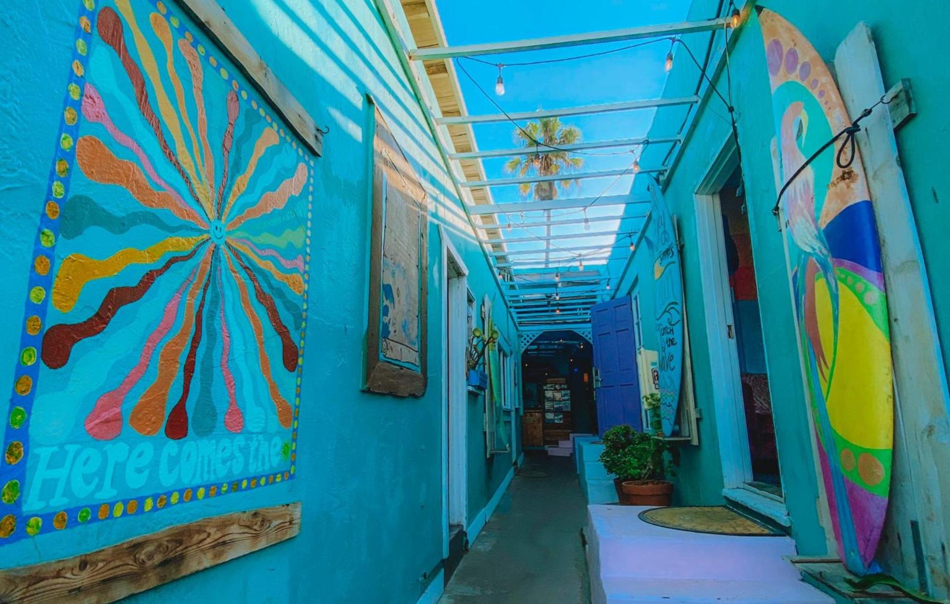 ITH San Diego Beach Bungalow Surf Hostel photo 55