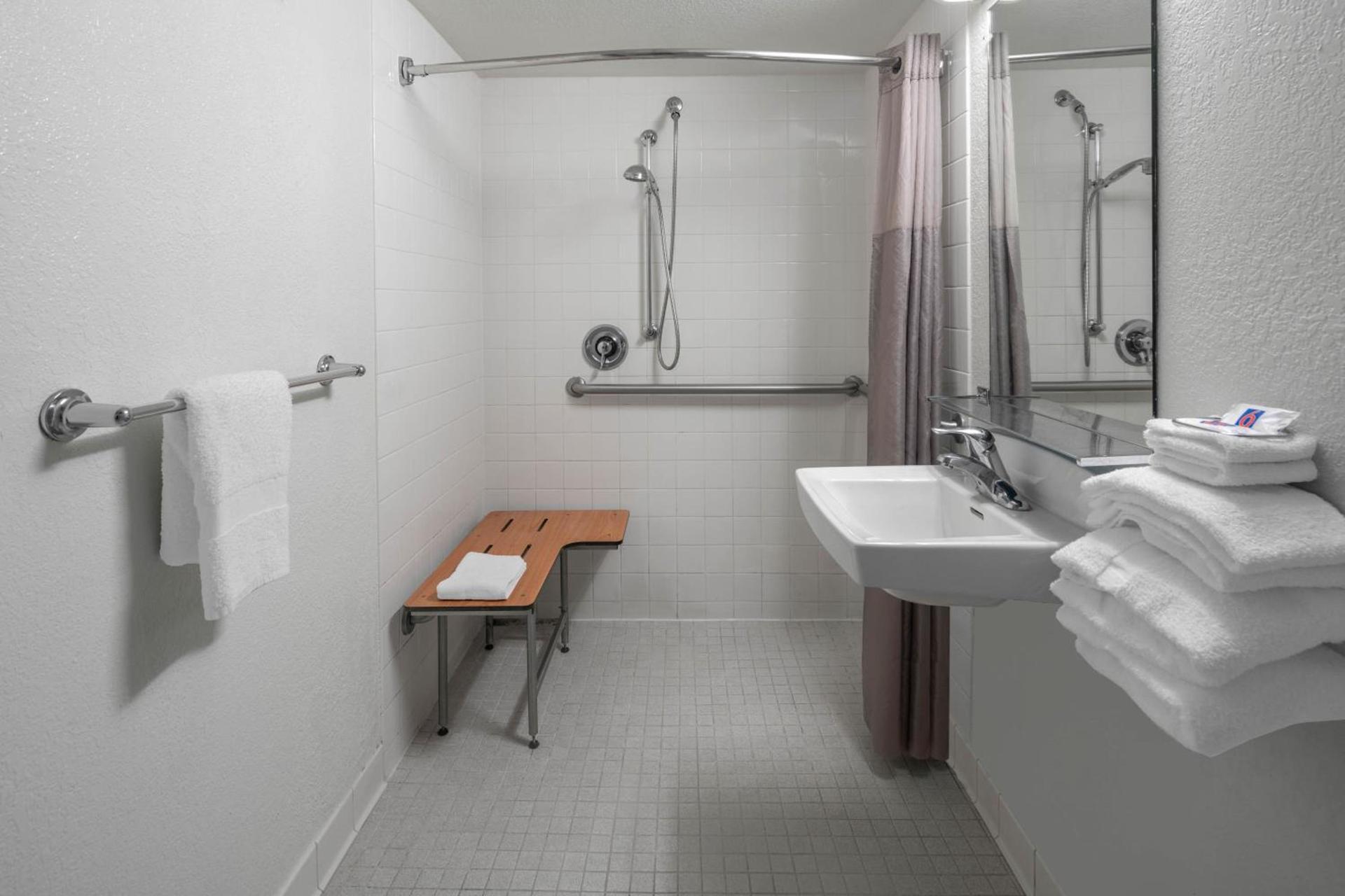 Studio 6 Suites Carpinteria, CA Santa Barbara South photo 15