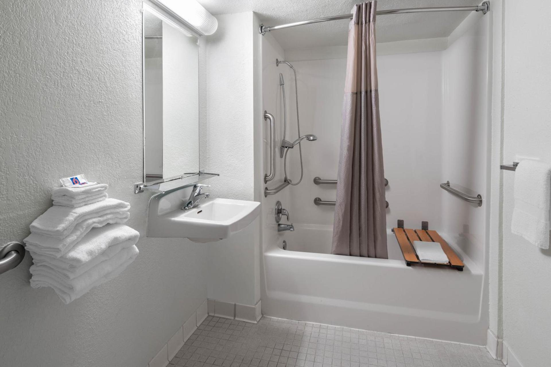 Studio 6 Suites Carpinteria, CA Santa Barbara South photo 13