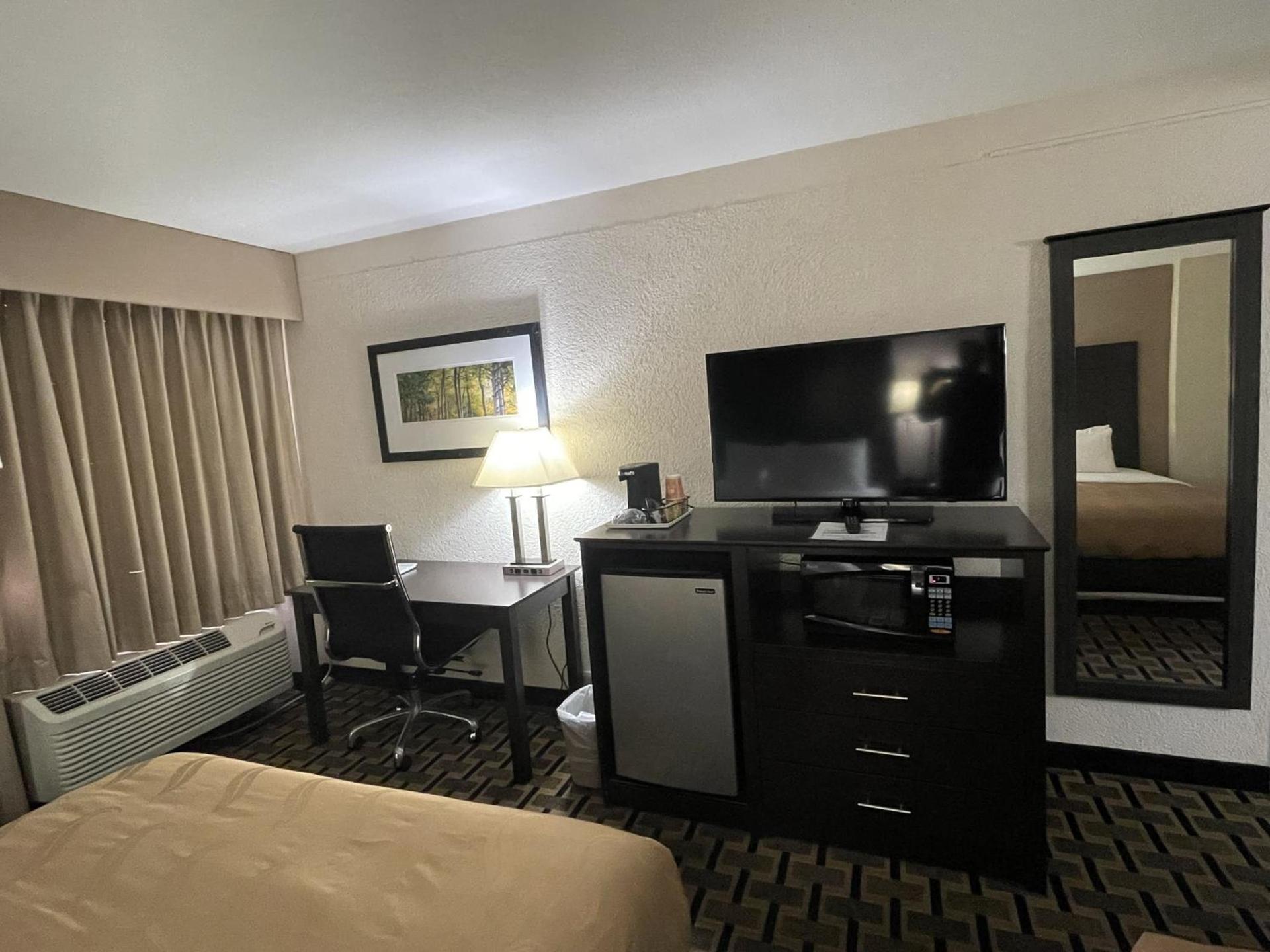 Quality Inn & Suites Cincinnati Downtown Area photo 23