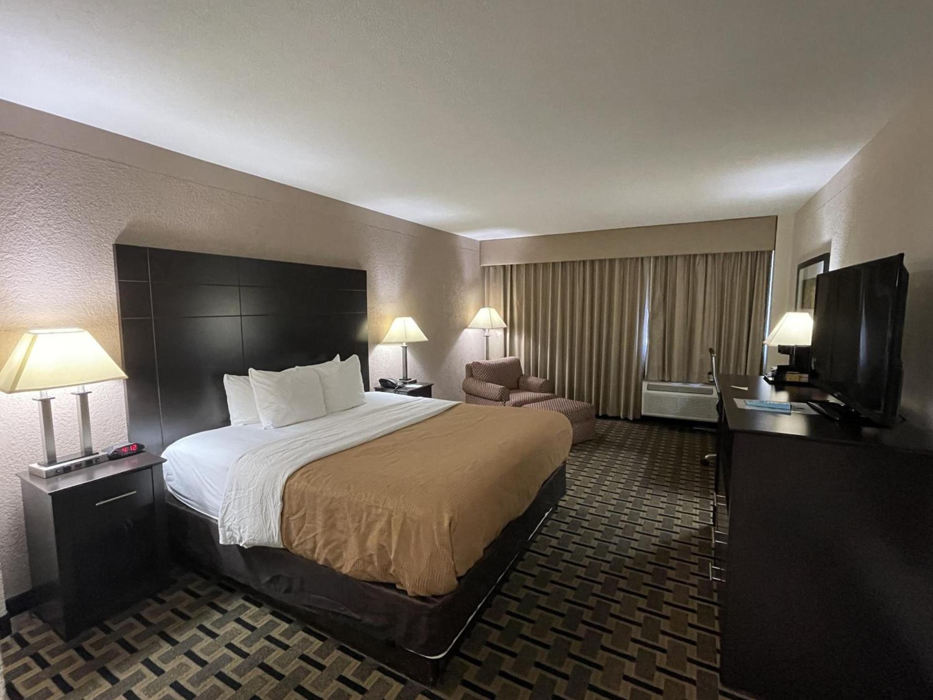 Quality Inn & Suites Cincinnati Downtown Area photo 4