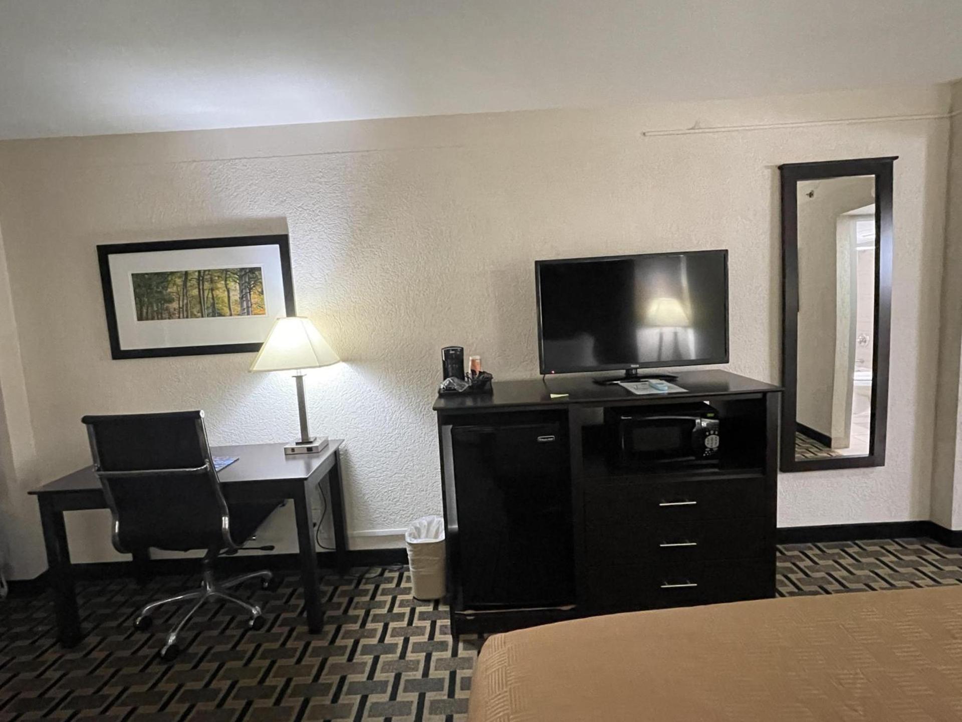 Quality Inn & Suites Cincinnati Downtown Area photo 25