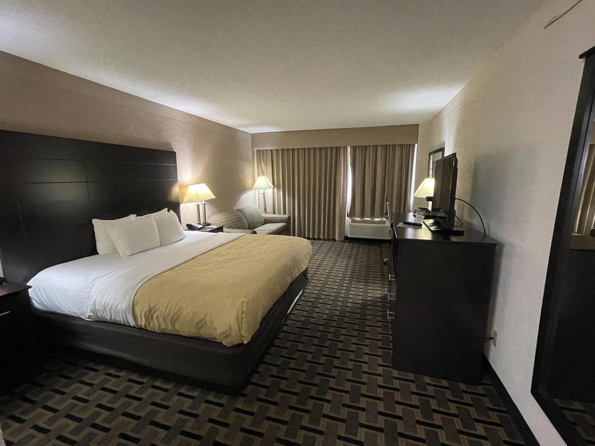 Quality Inn & Suites Cincinnati Downtown Area photo 26