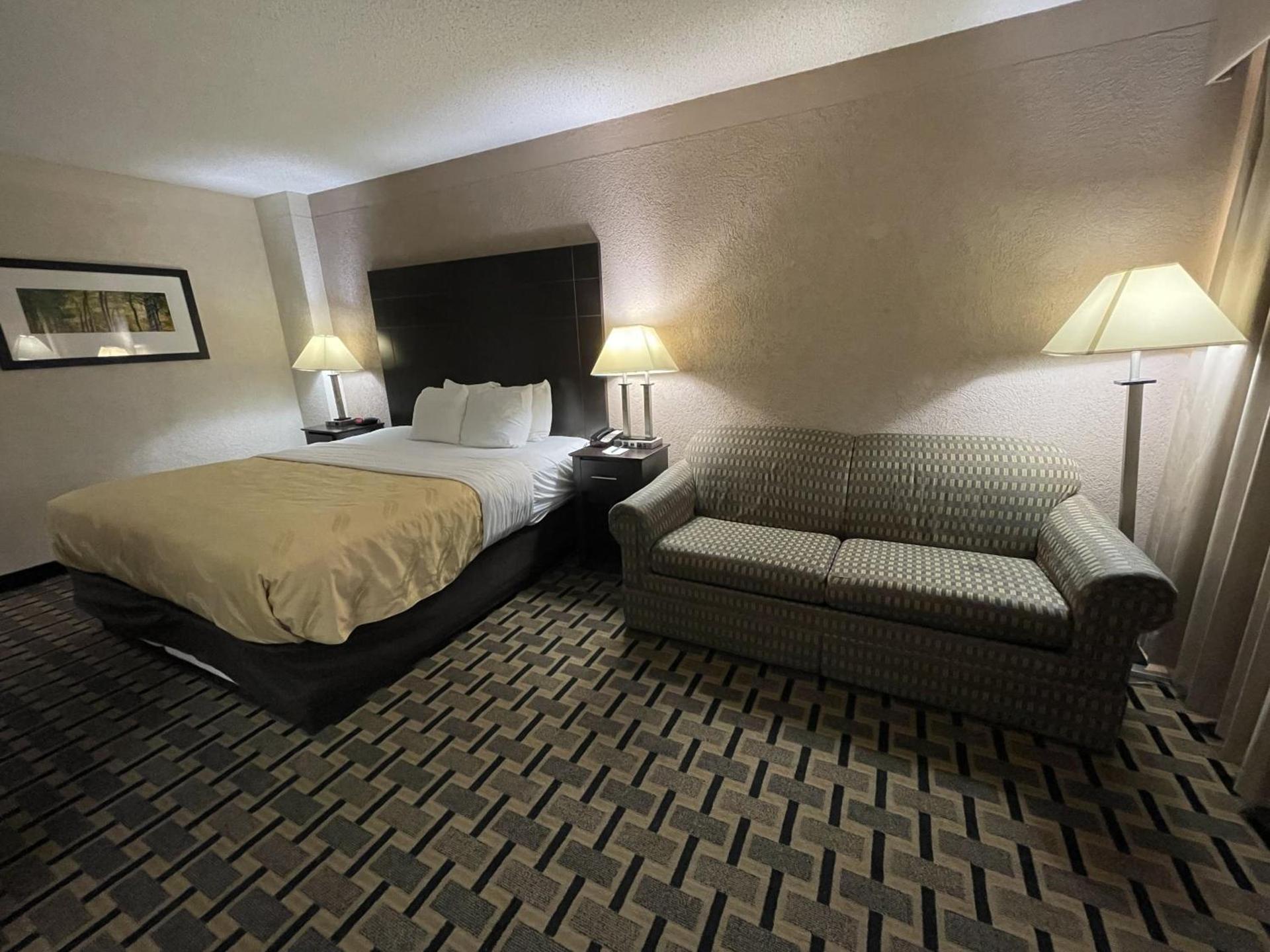 Quality Inn & Suites Cincinnati Downtown Area photo 27