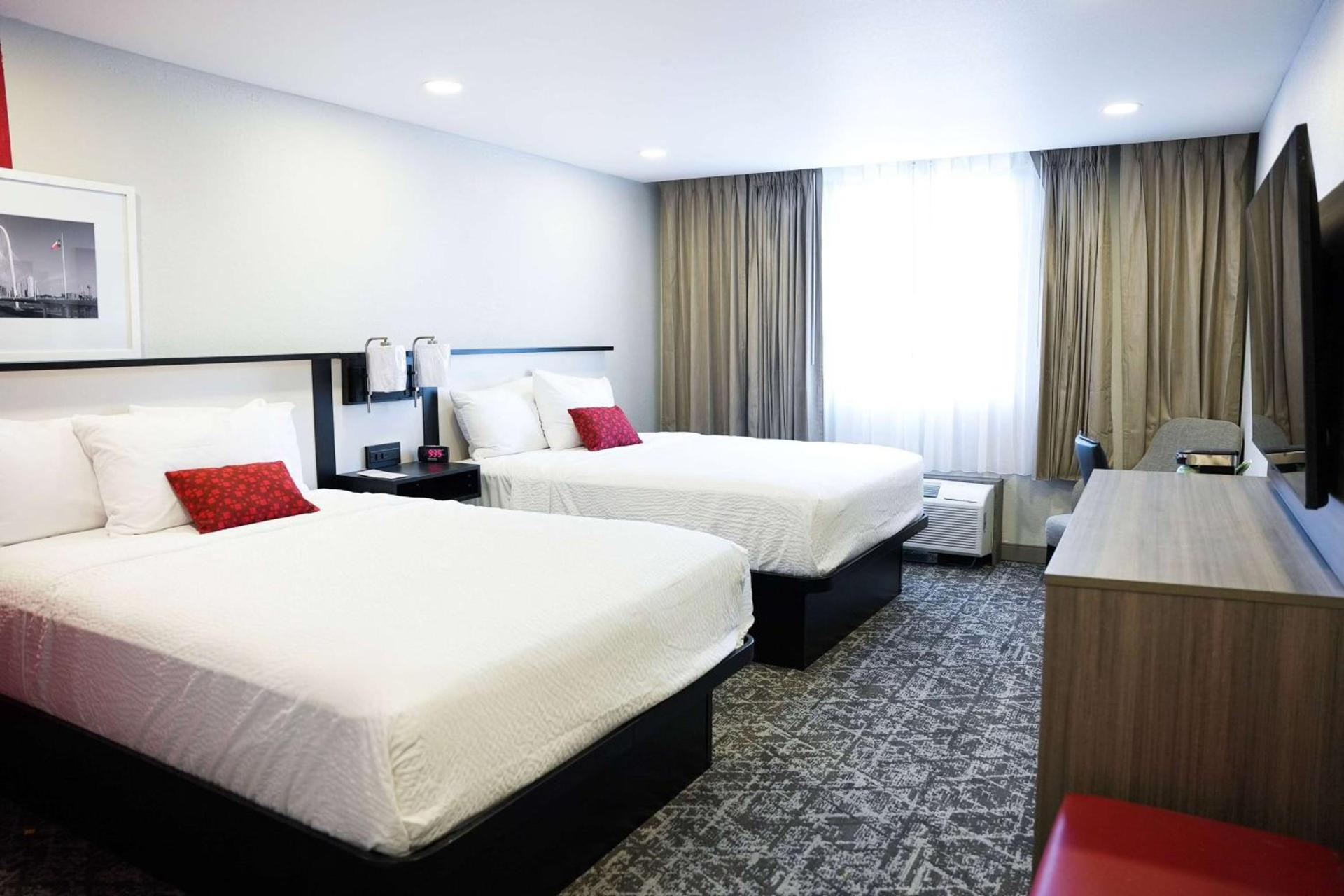 Ramada by Wyndham DFW Airport photo 34