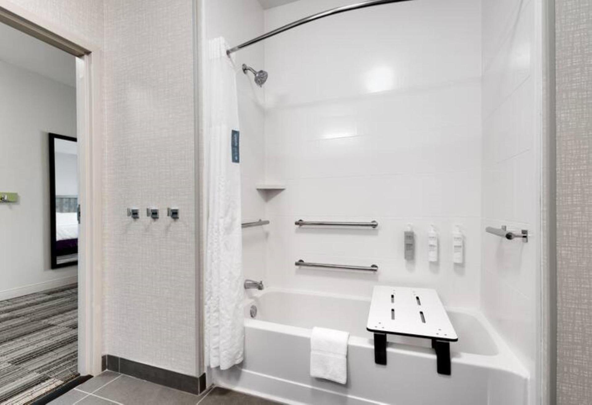 Hampton Inn & Suites Ft Worth-Burleson photo 36