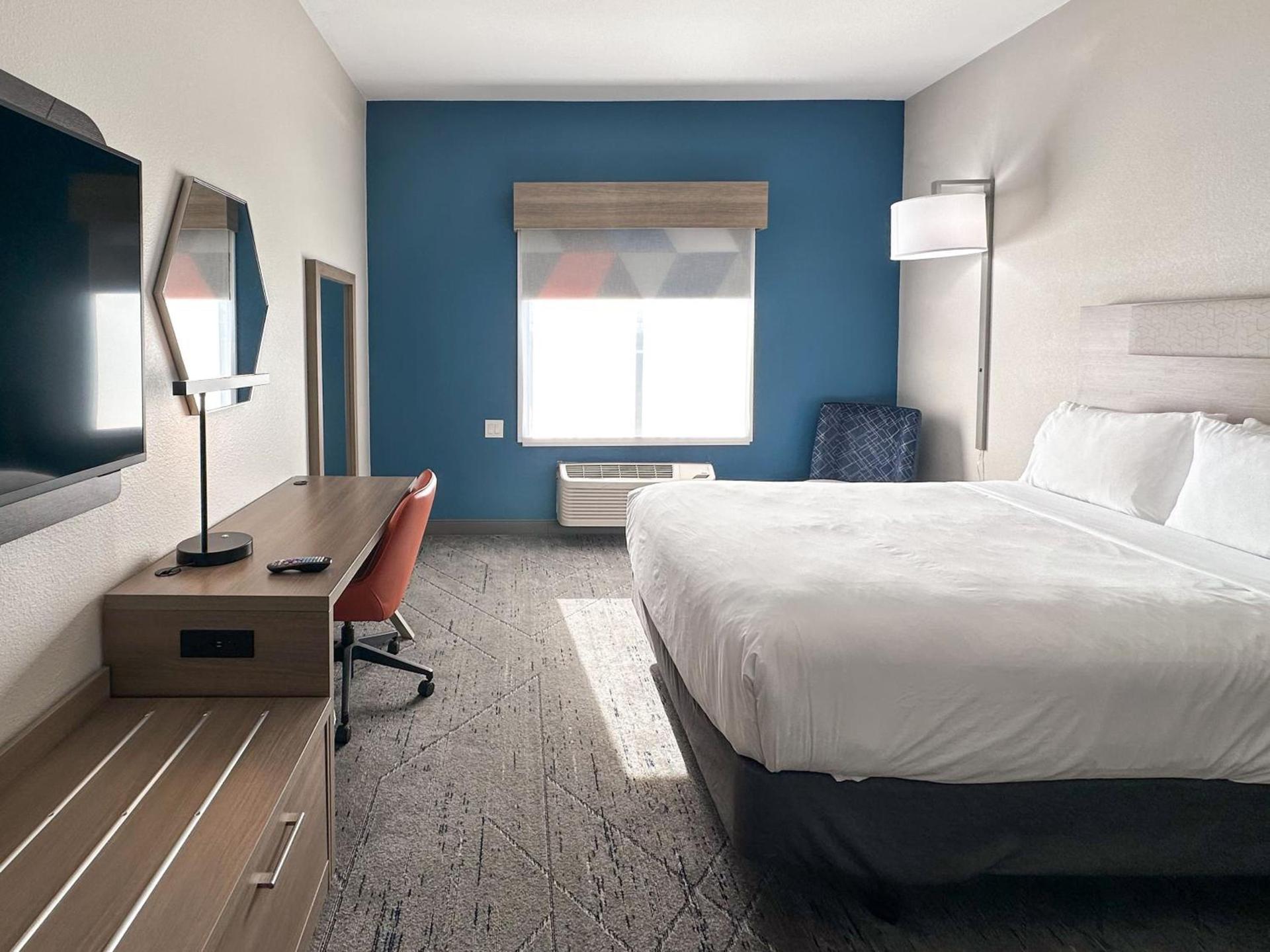 Holiday Inn Express Hotel & Suites Ennis by IHG photo 5