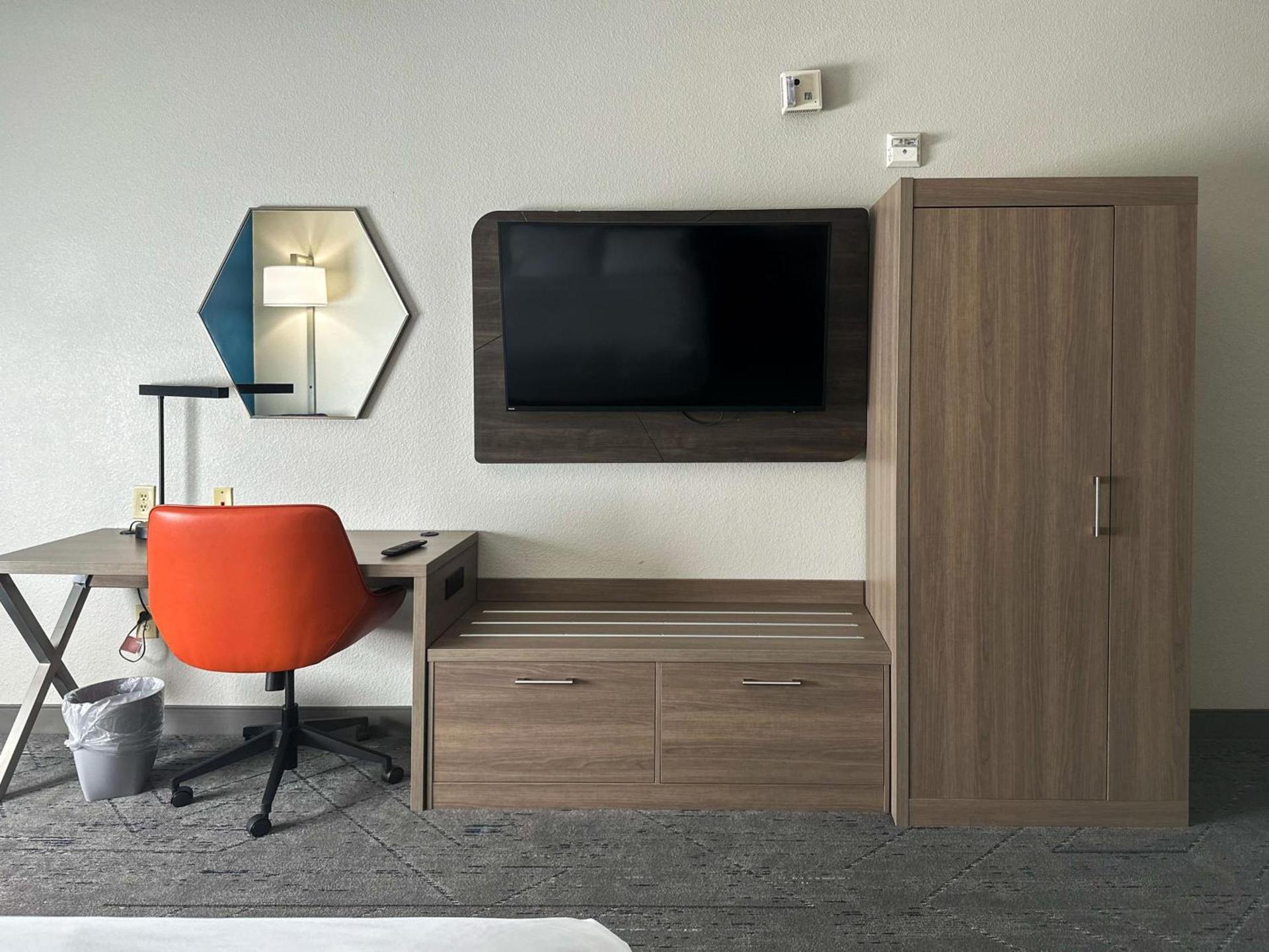 Holiday Inn Express Hotel & Suites Ennis by IHG photo 6