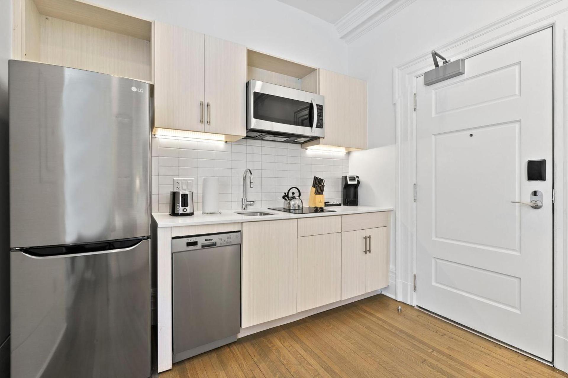 Placemakr Dupont Circle photo 55