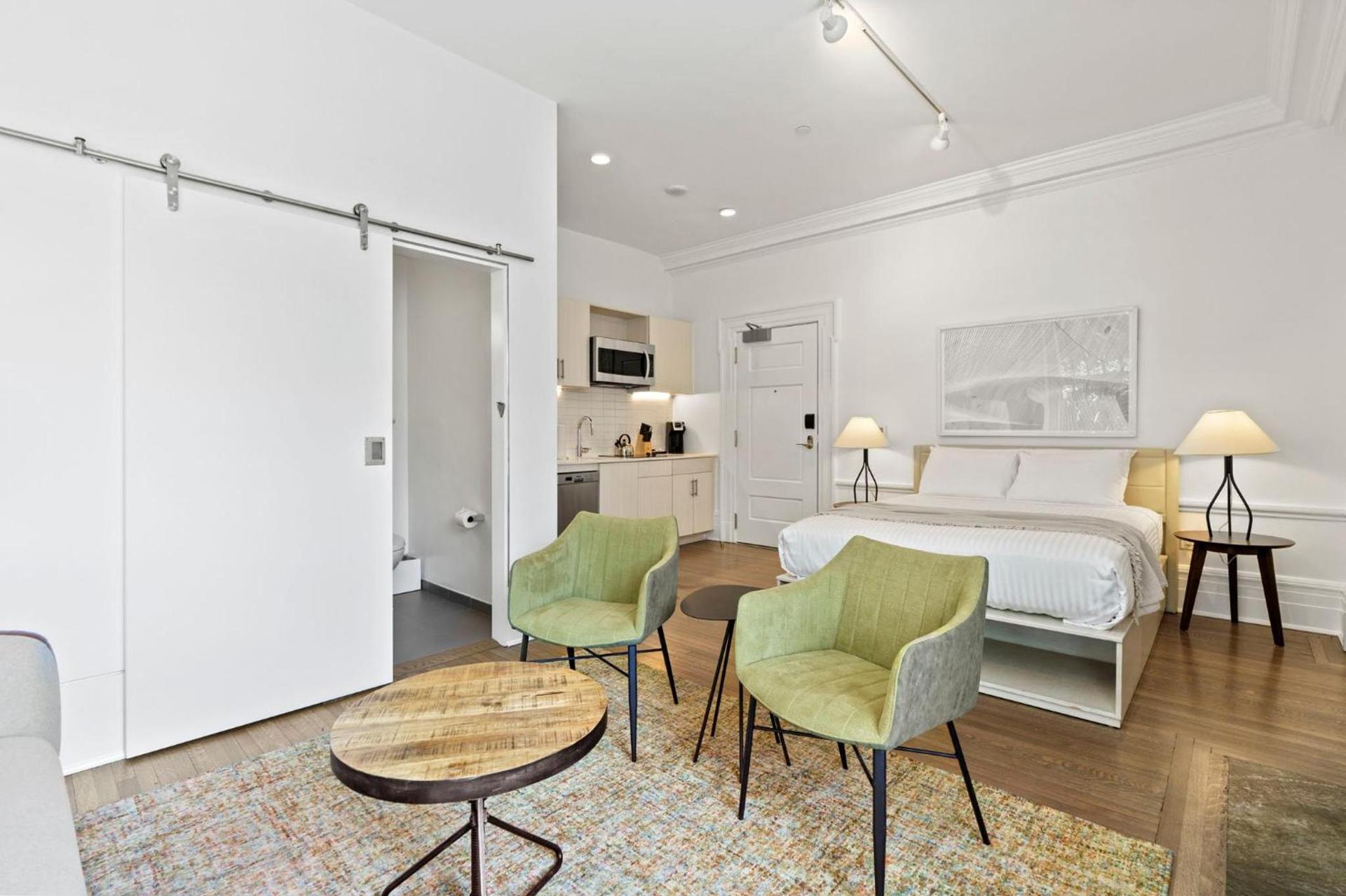 Placemakr Dupont Circle photo 57