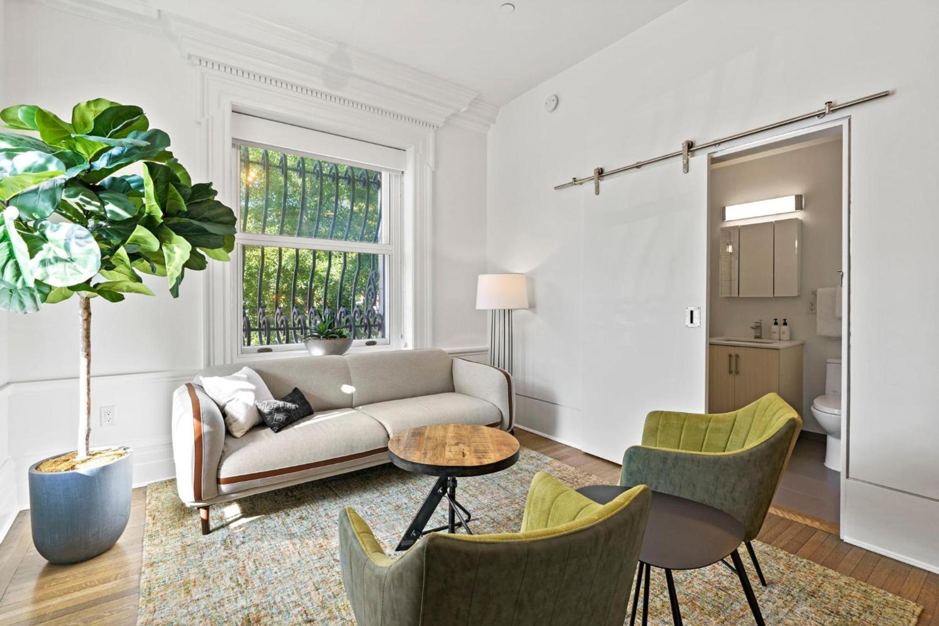Placemakr Dupont Circle photo 61