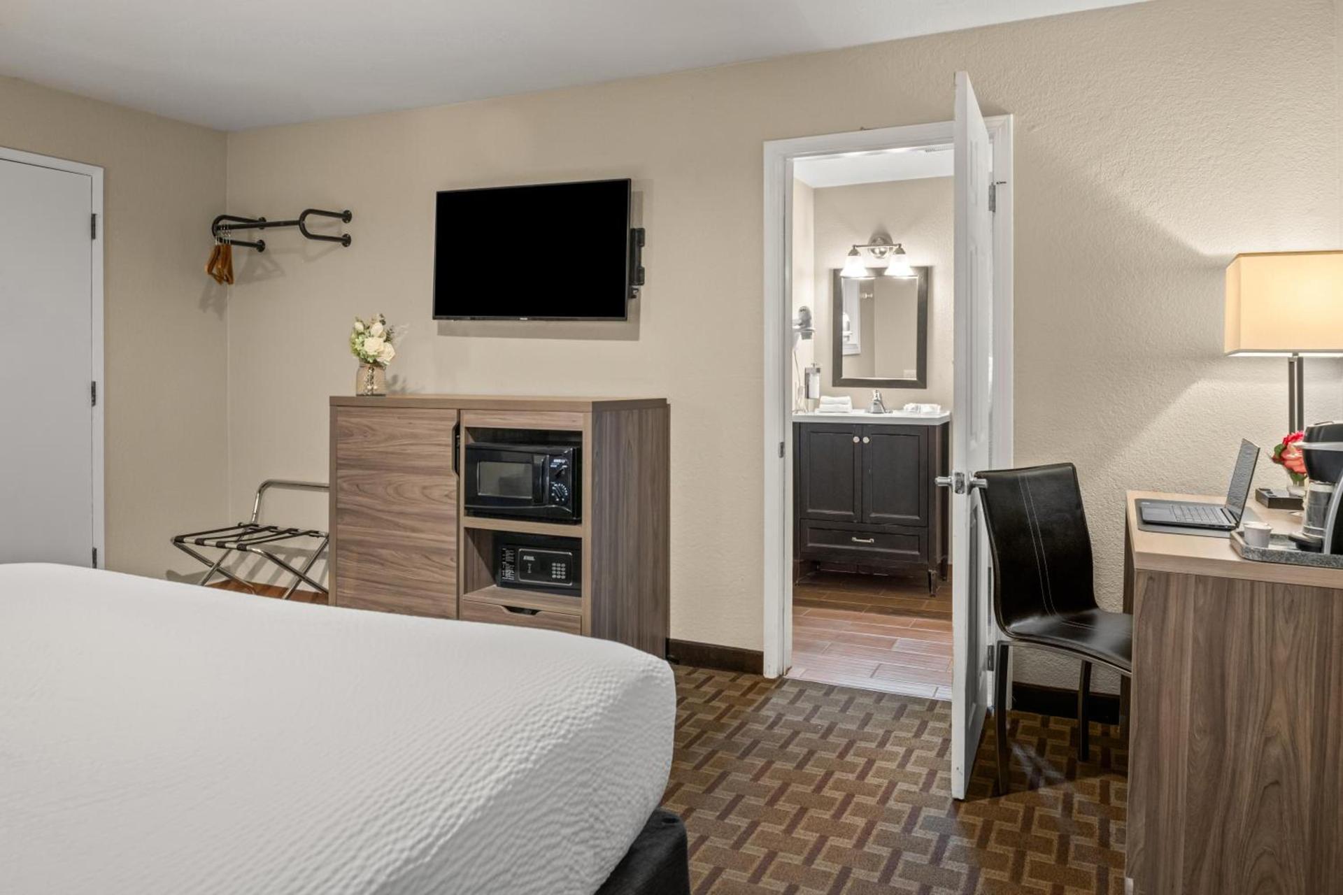 Buck Meadows Lodge photo 26