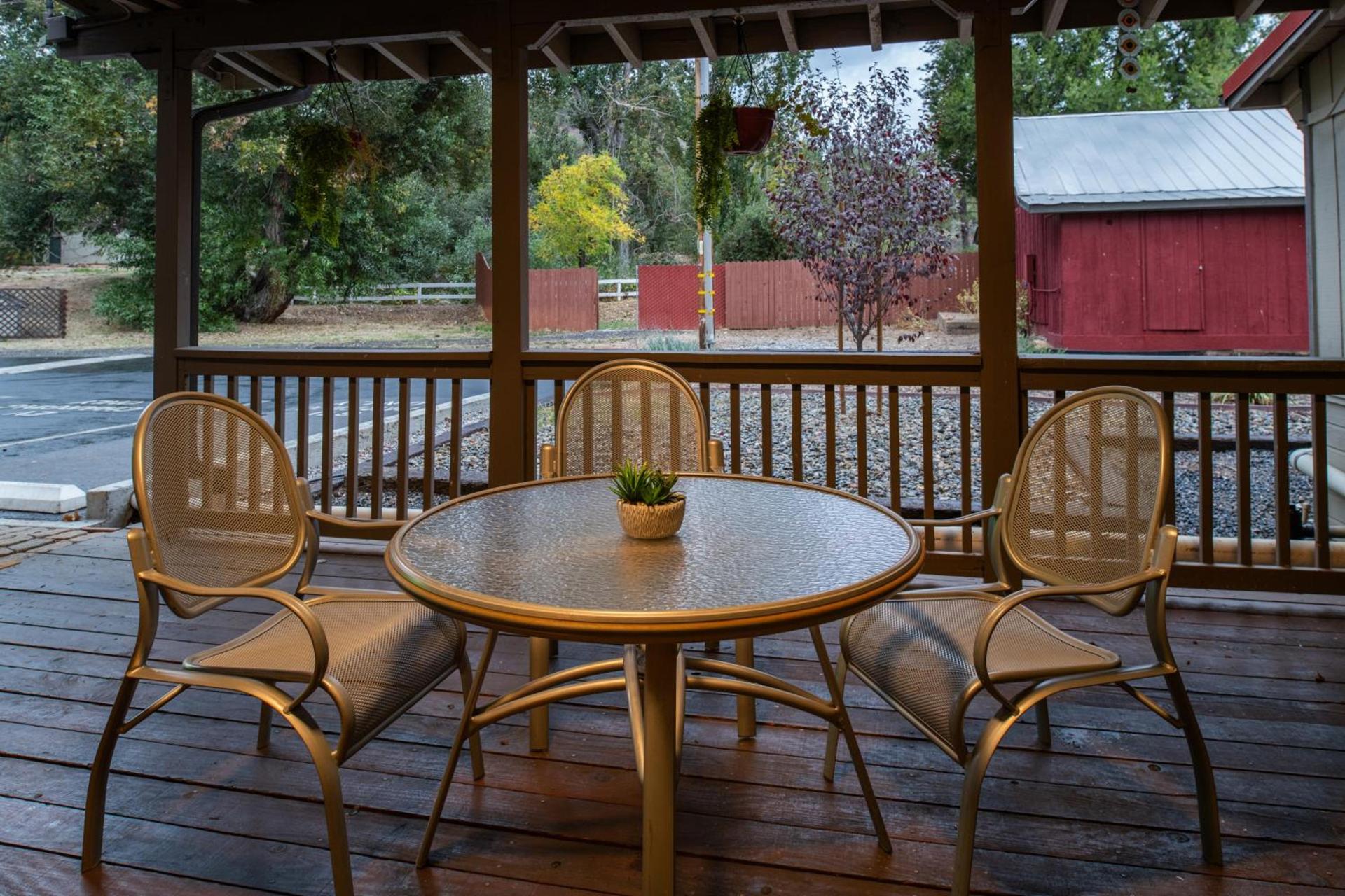 Buck Meadows Lodge photo 32
