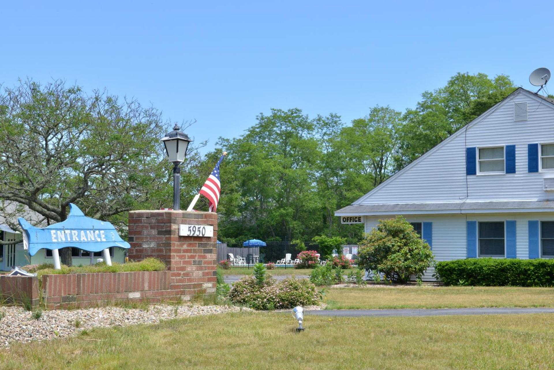 Blue Dolphin Inn photo 11