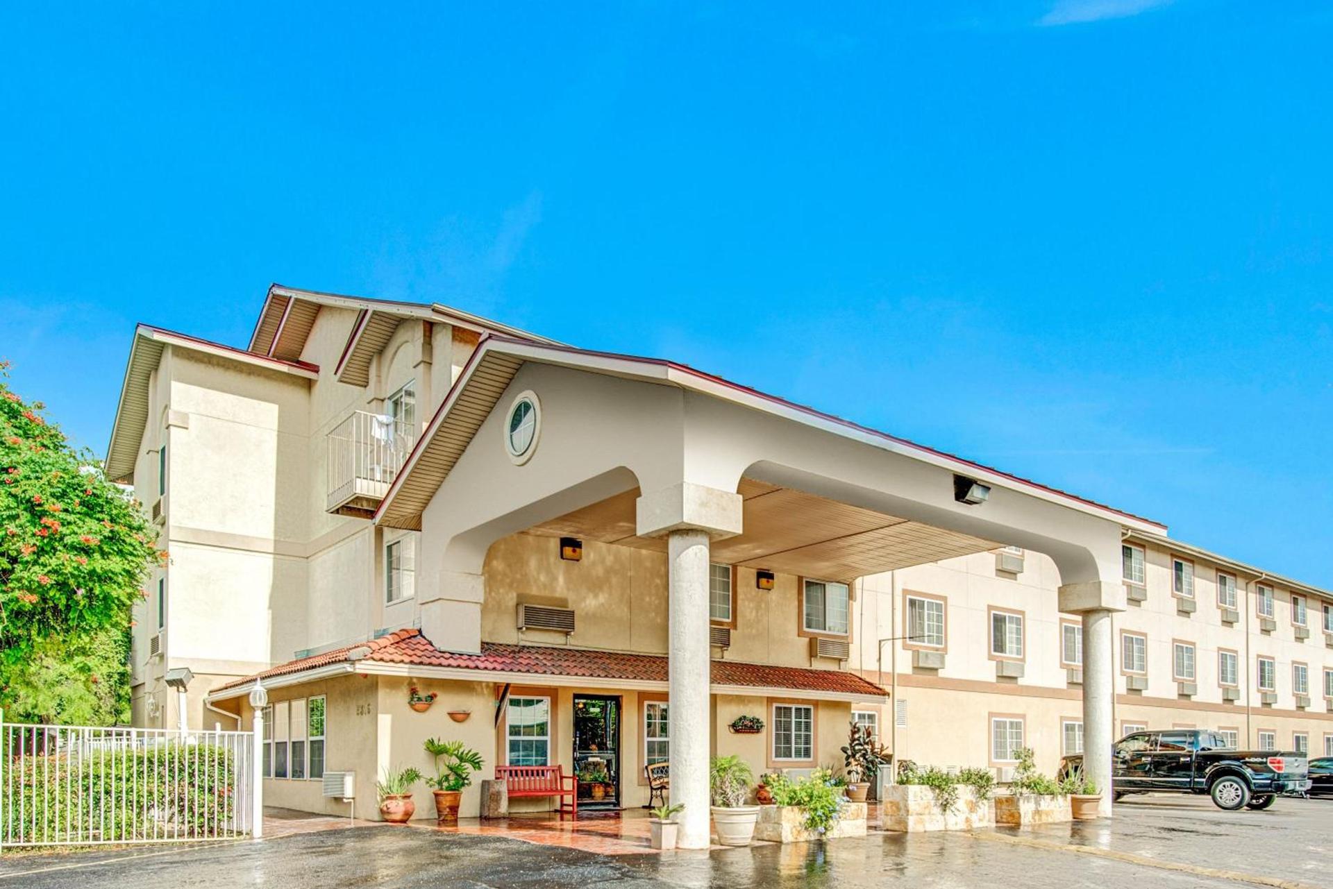 Super 8 by Wyndham San Antonio/Fiesta photo 25