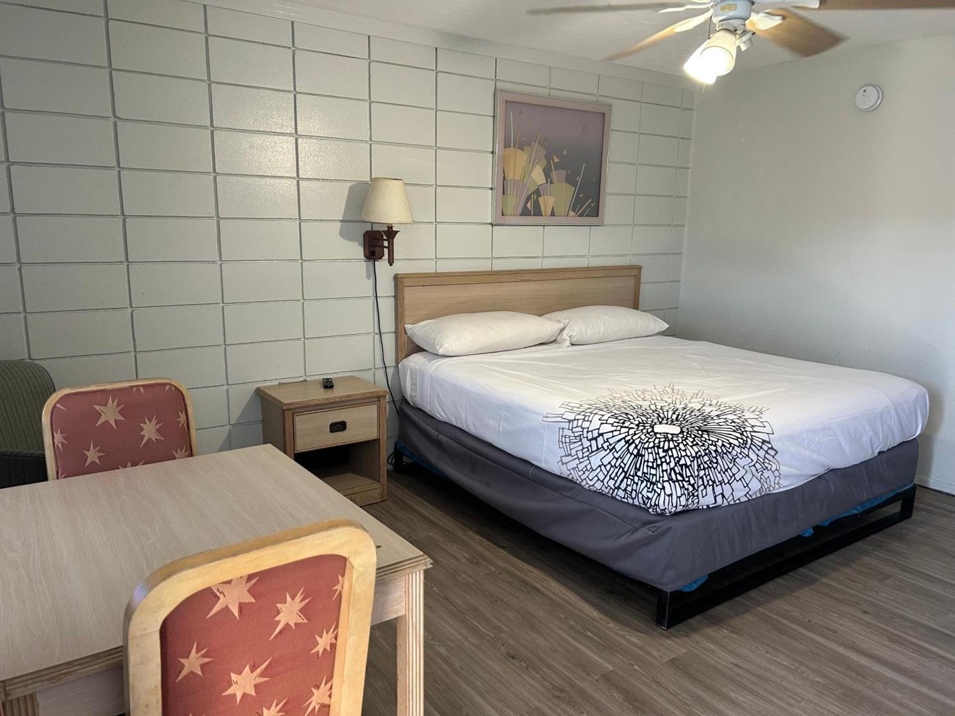 Candlelight Inn photo 3