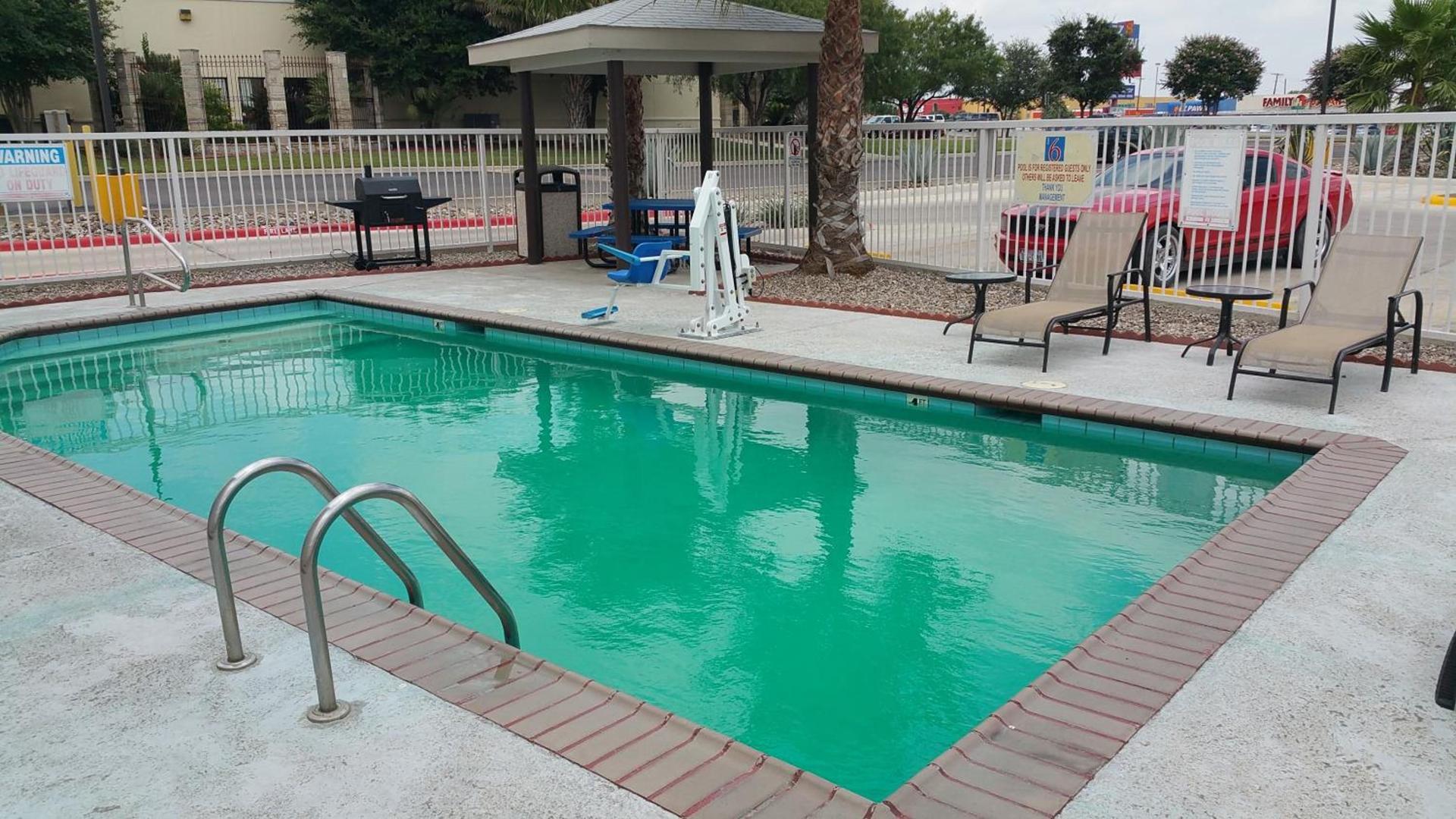 Motel 6-Eagle Pass, TX - Lakeside photo 50