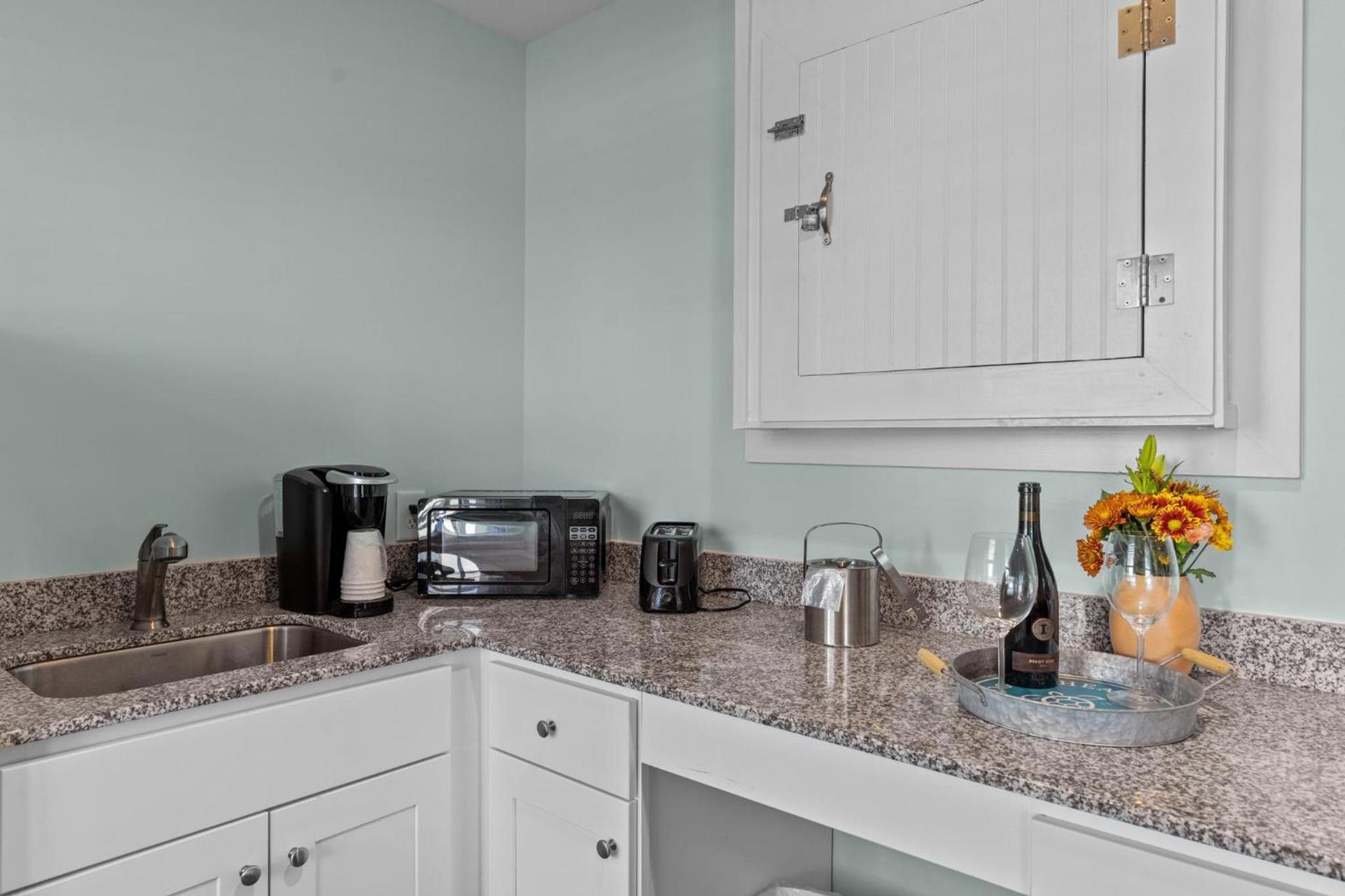 Loggerhead Inn and Suites photo 100
