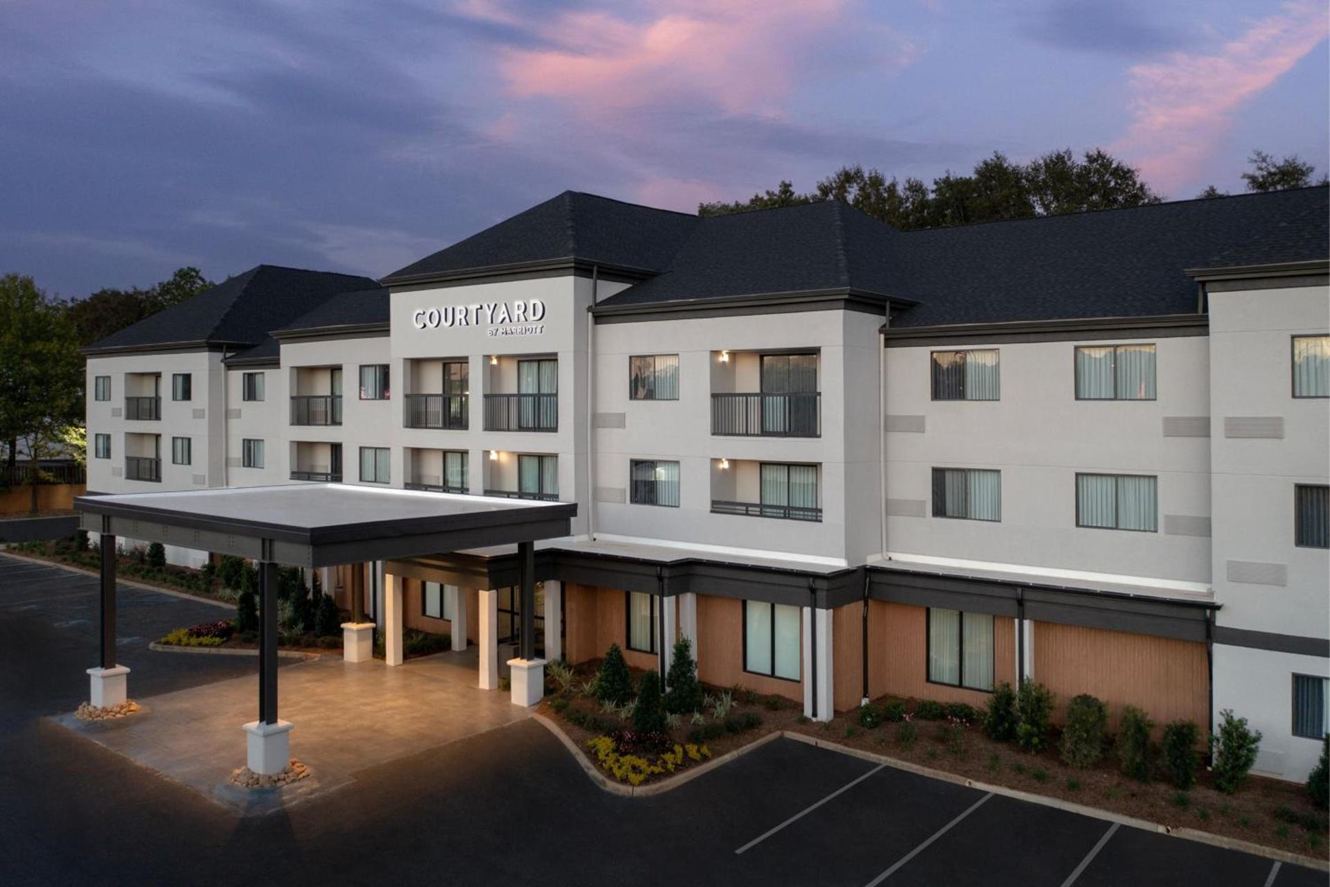 Courtyard by Marriott Dothan photo 1