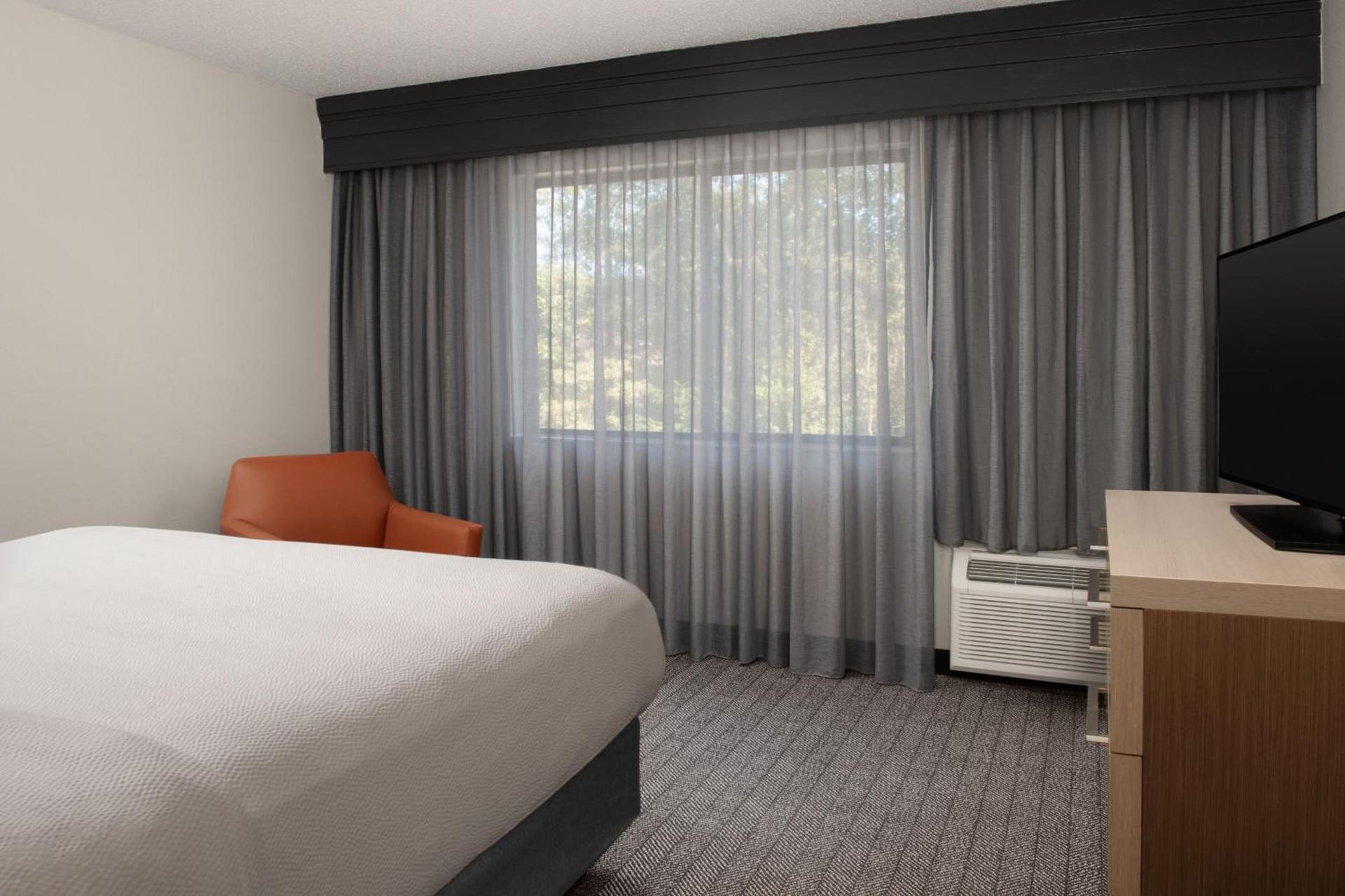 Courtyard by Marriott Dothan photo 23