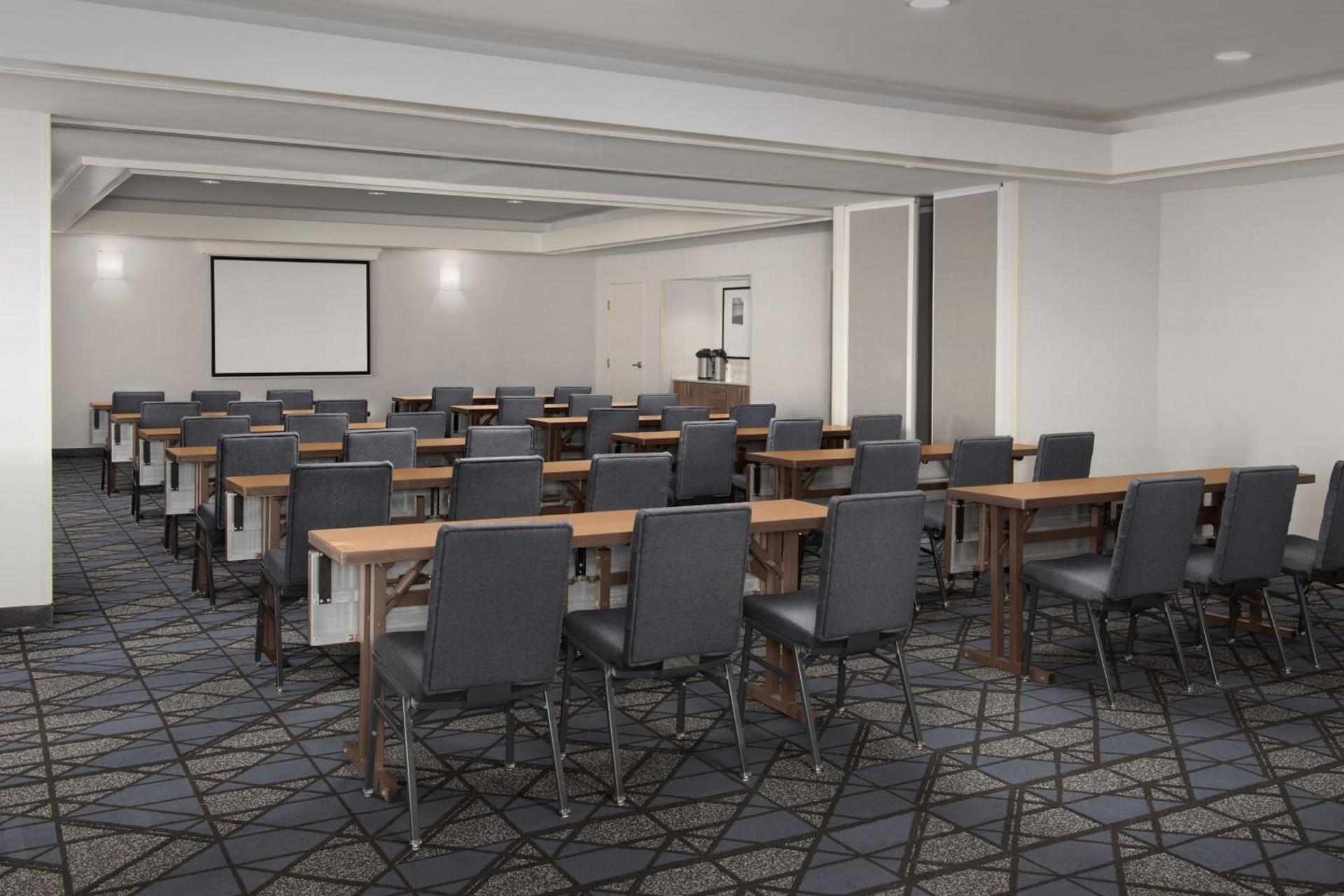 Courtyard by Marriott Dothan photo 11