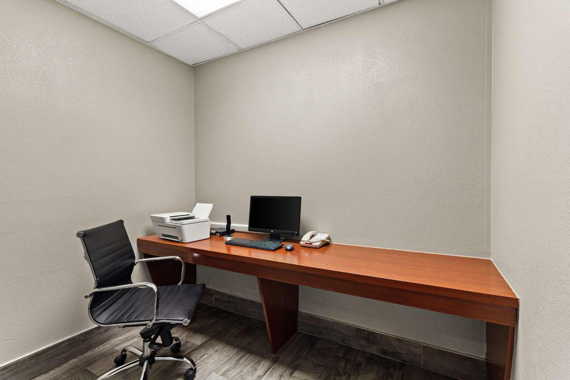 Best Western Galleria Inn & Suites photo 26