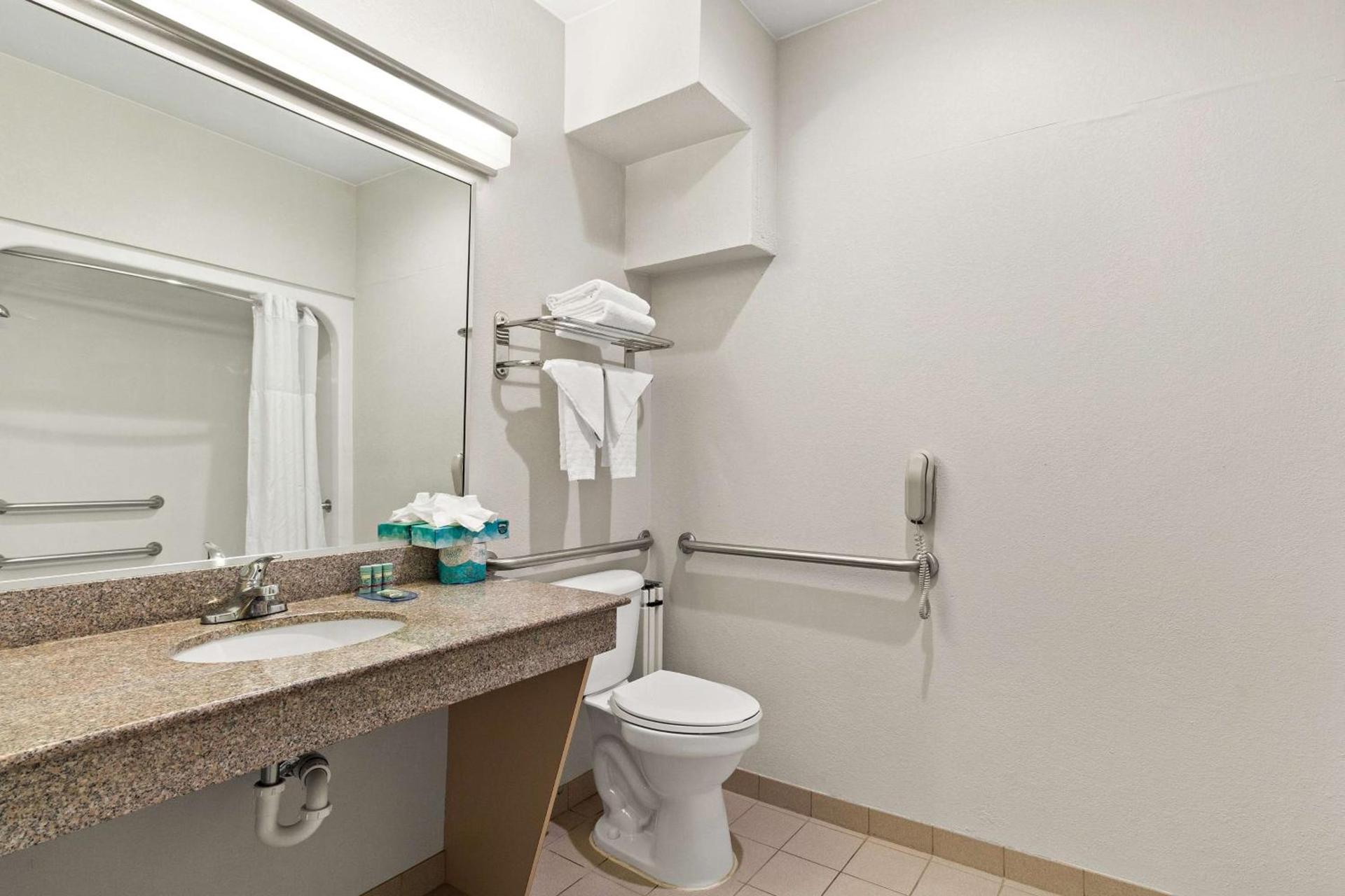 Best Western Galleria Inn & Suites photo 22