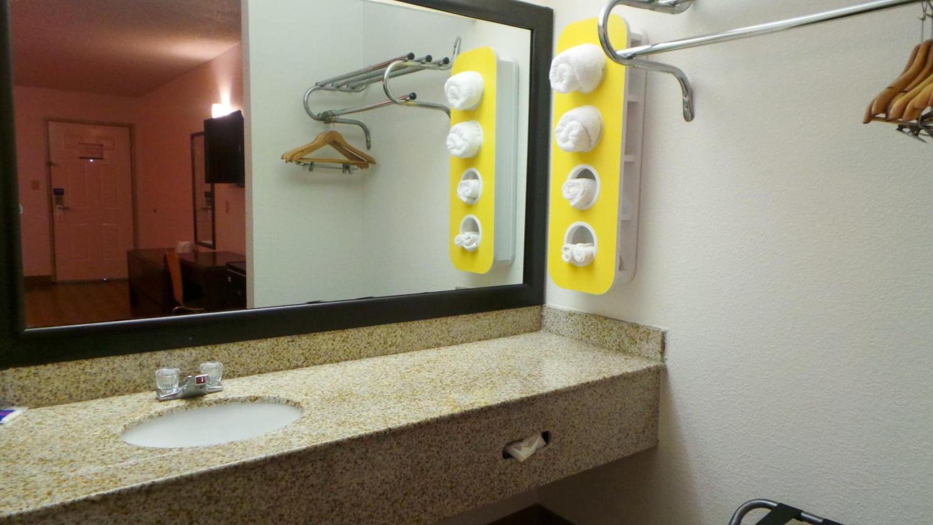 Motel 6-Covington, TN photo 39