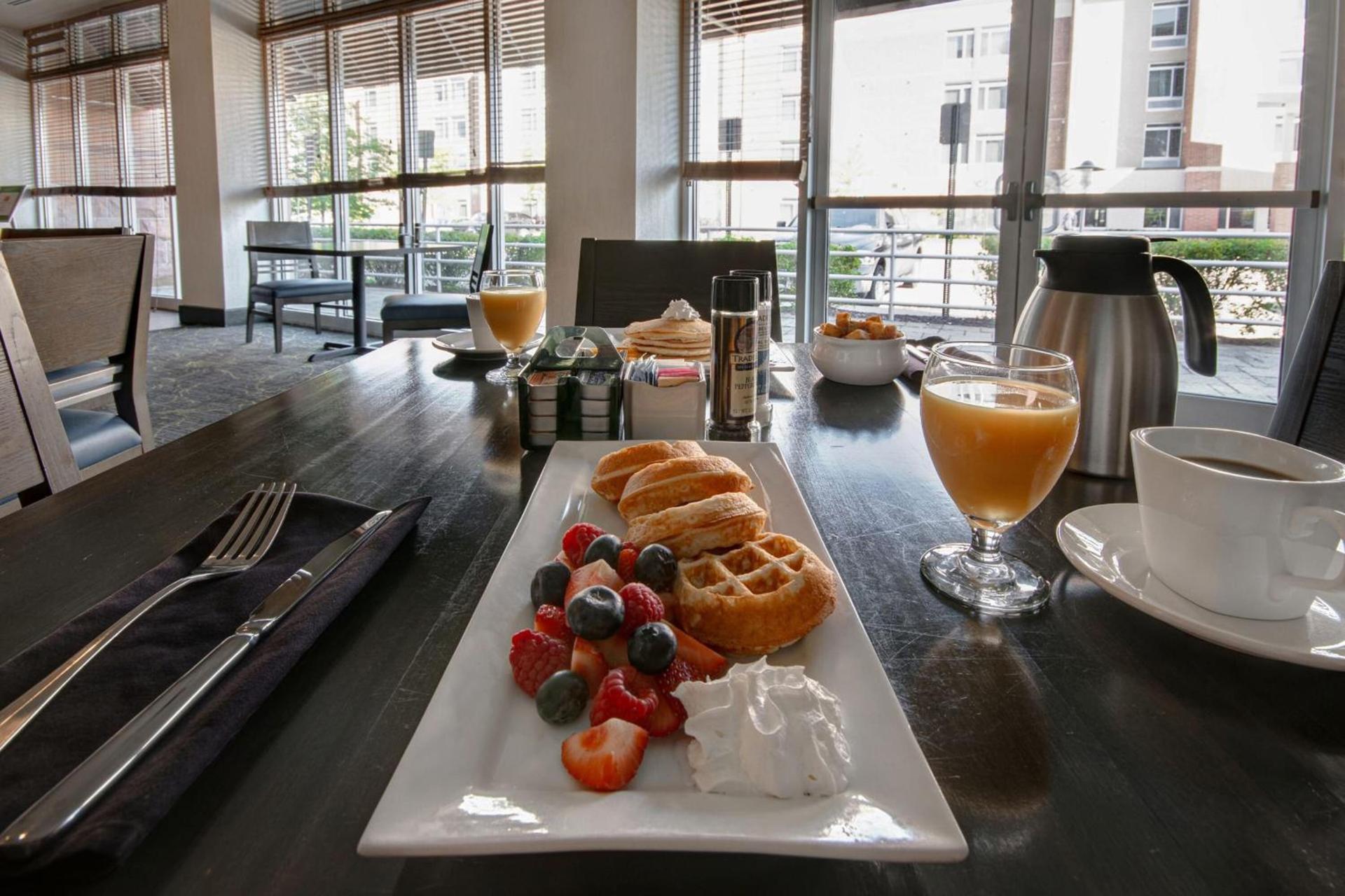 Holiday Inn Detroit Metro Airport by IHG photo 34