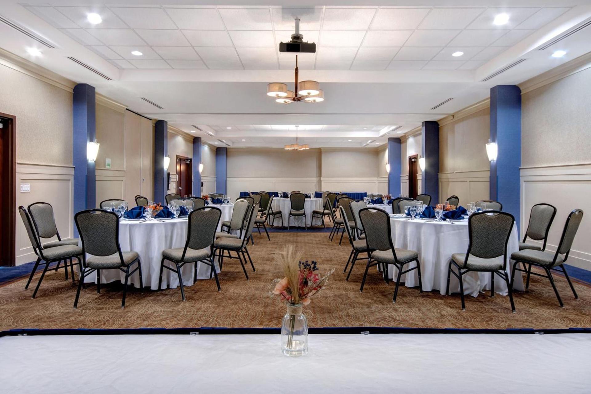 Holiday Inn Detroit Metro Airport by IHG photo 10
