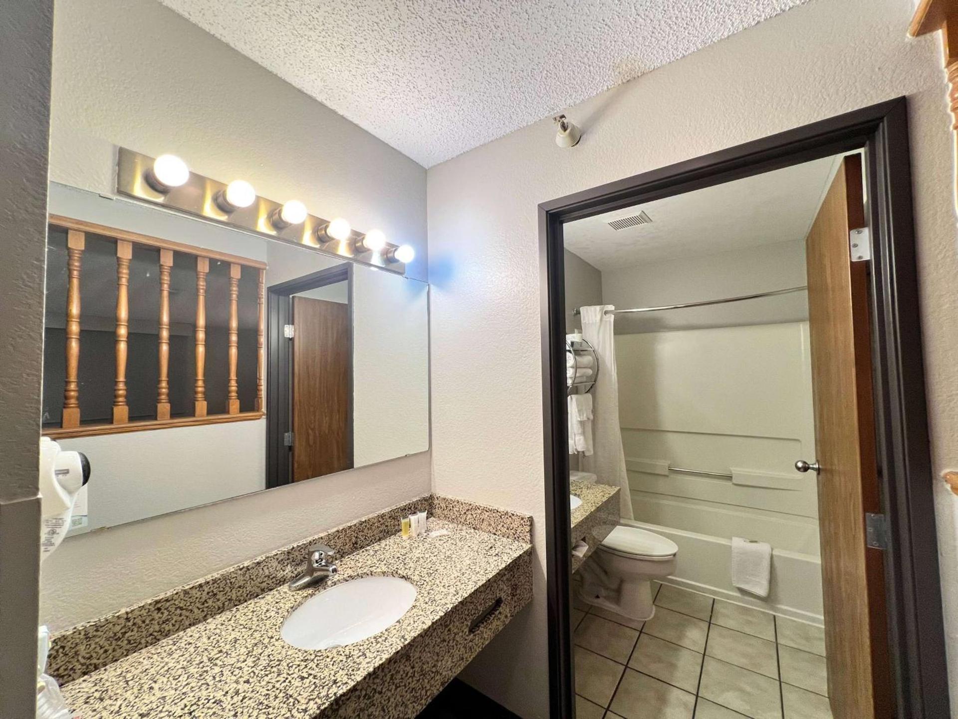 Antelope Inn & Suites photo 26