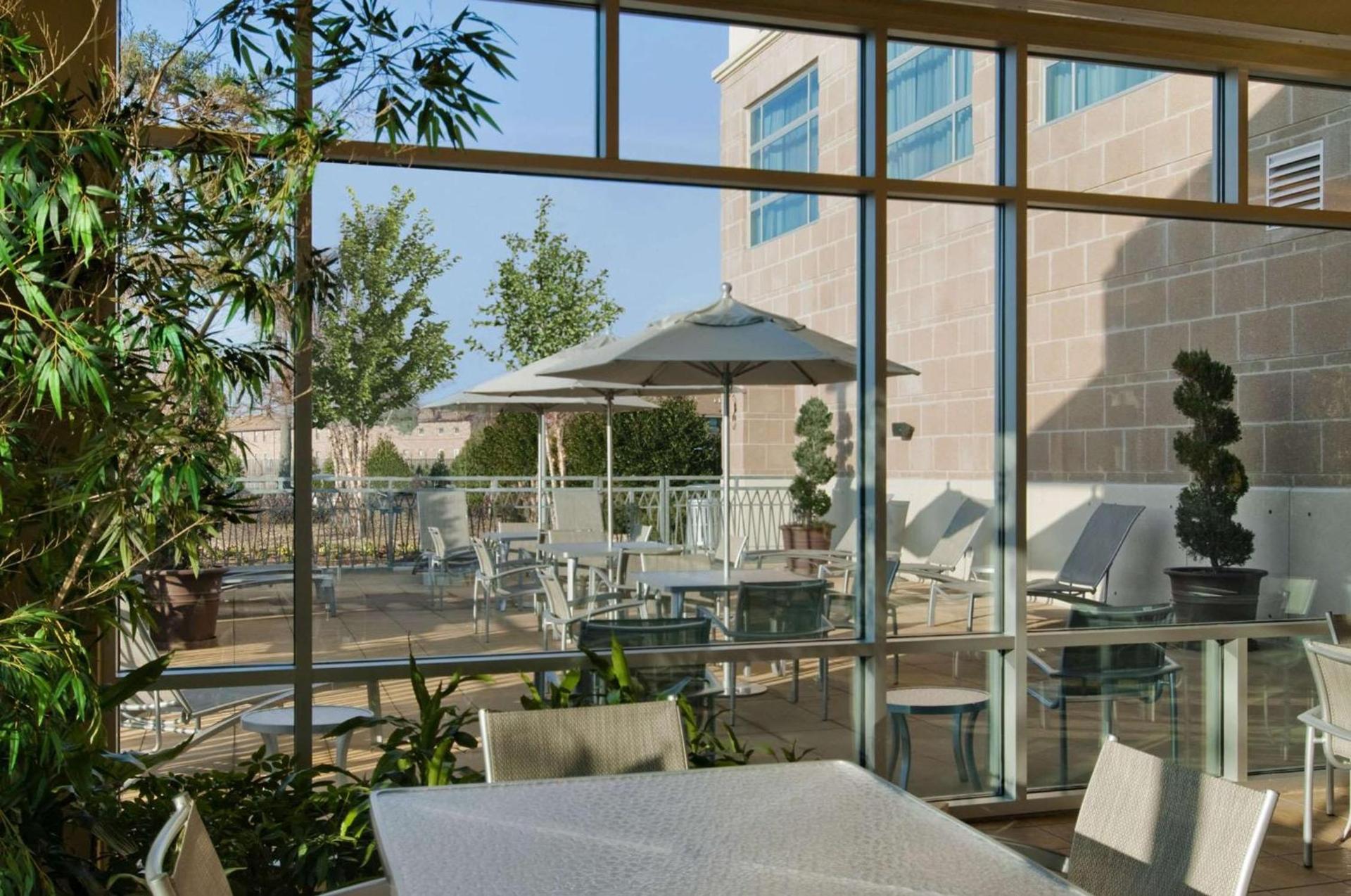 Embassy Suites by Hilton Hampton Convention Center photo 6