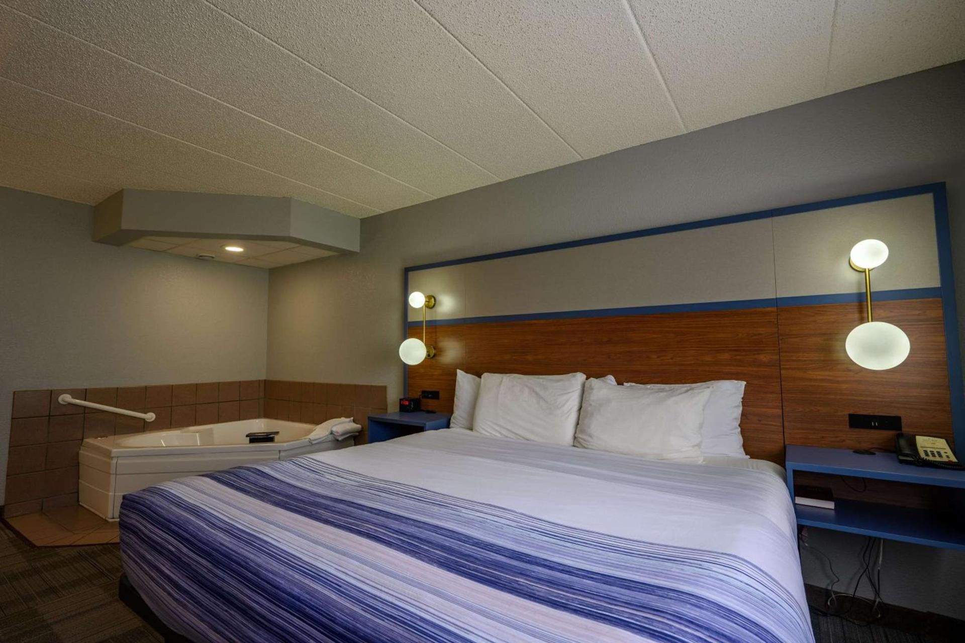 AmericInn by Wyndham Monroe photo 52