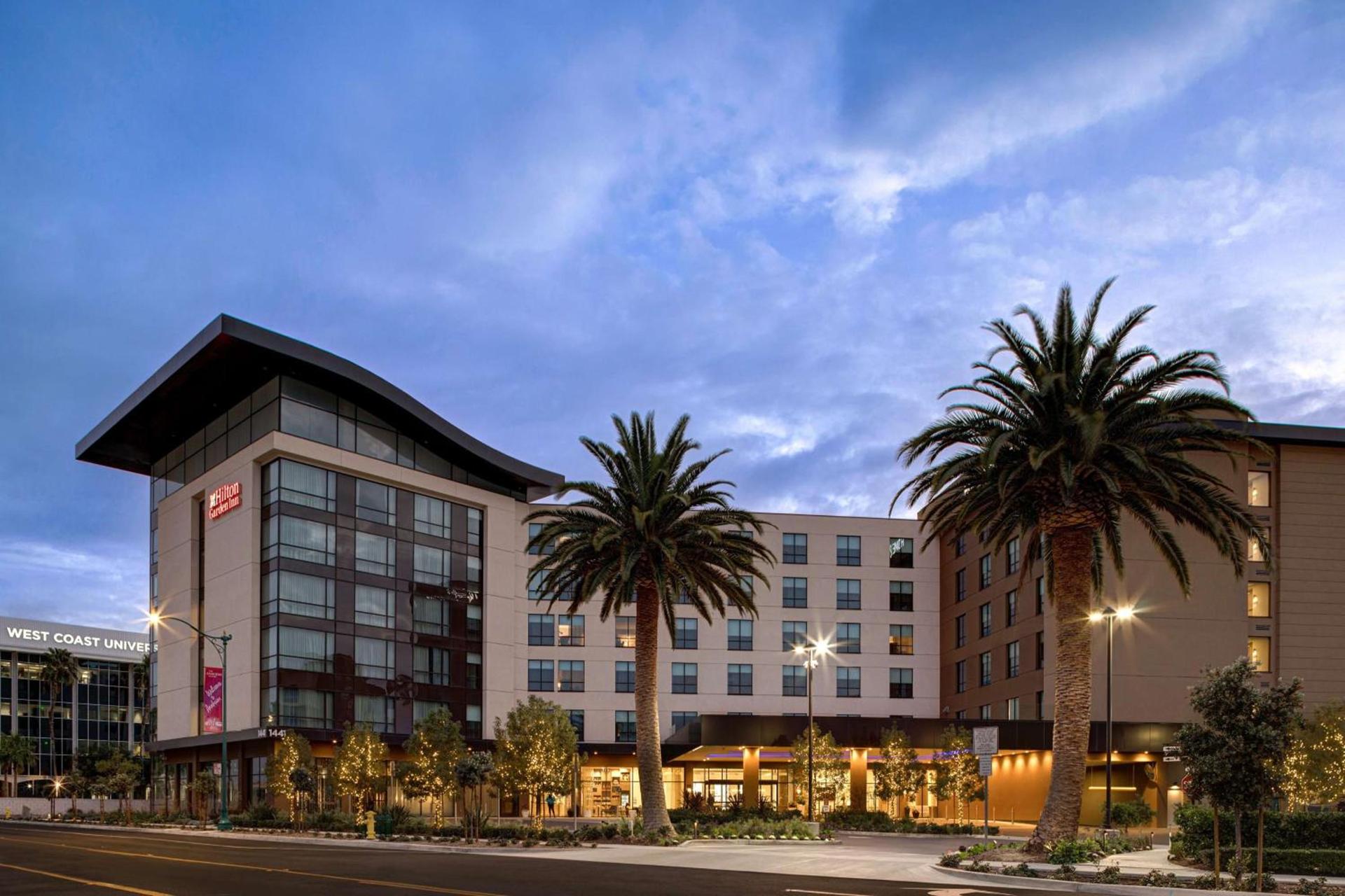 Home2 Suites By Hilton Anaheim Resort photo 1