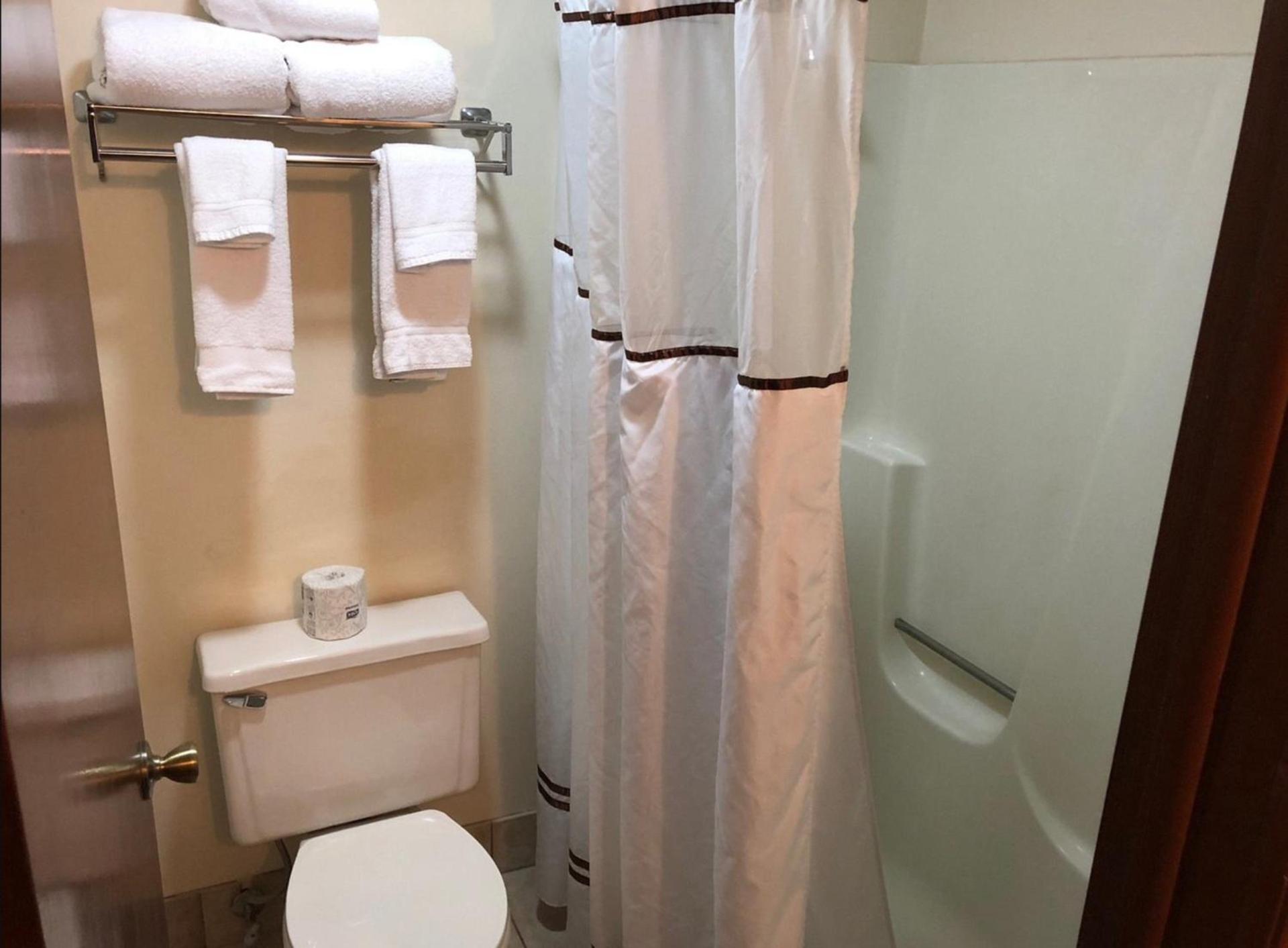 Harbor Winds Hotel photo 16