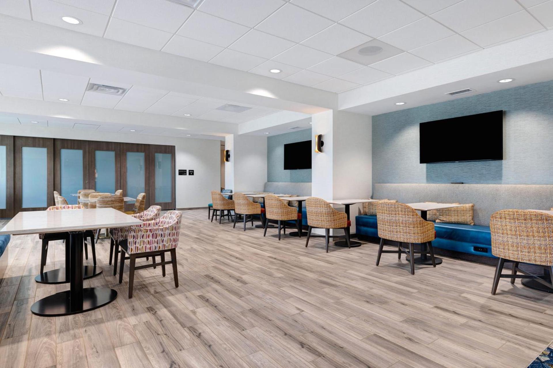 Hampton Inn Chicago Orland Park photo 26